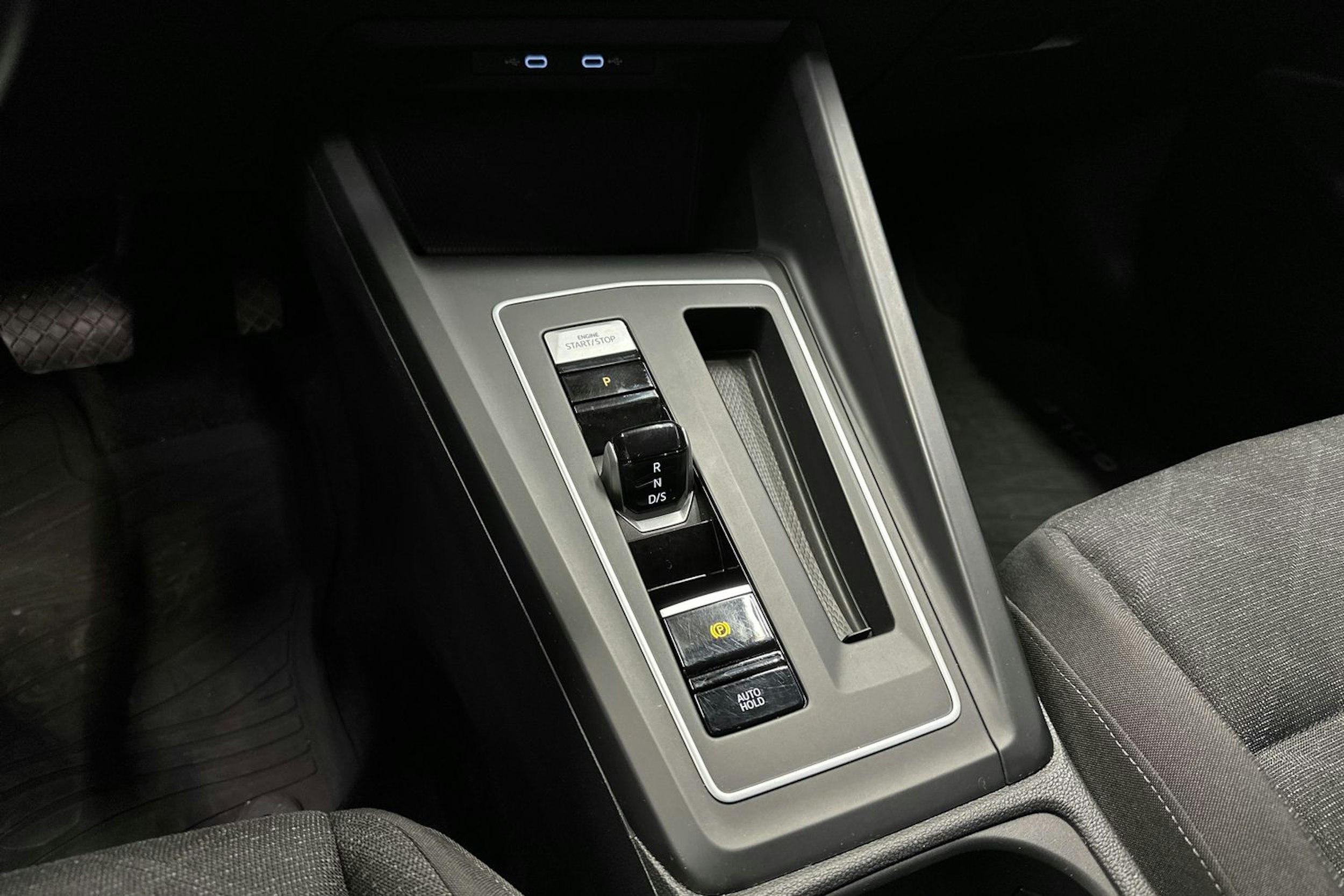 harmaa Volkswagen Golf 2020 kuva 23.