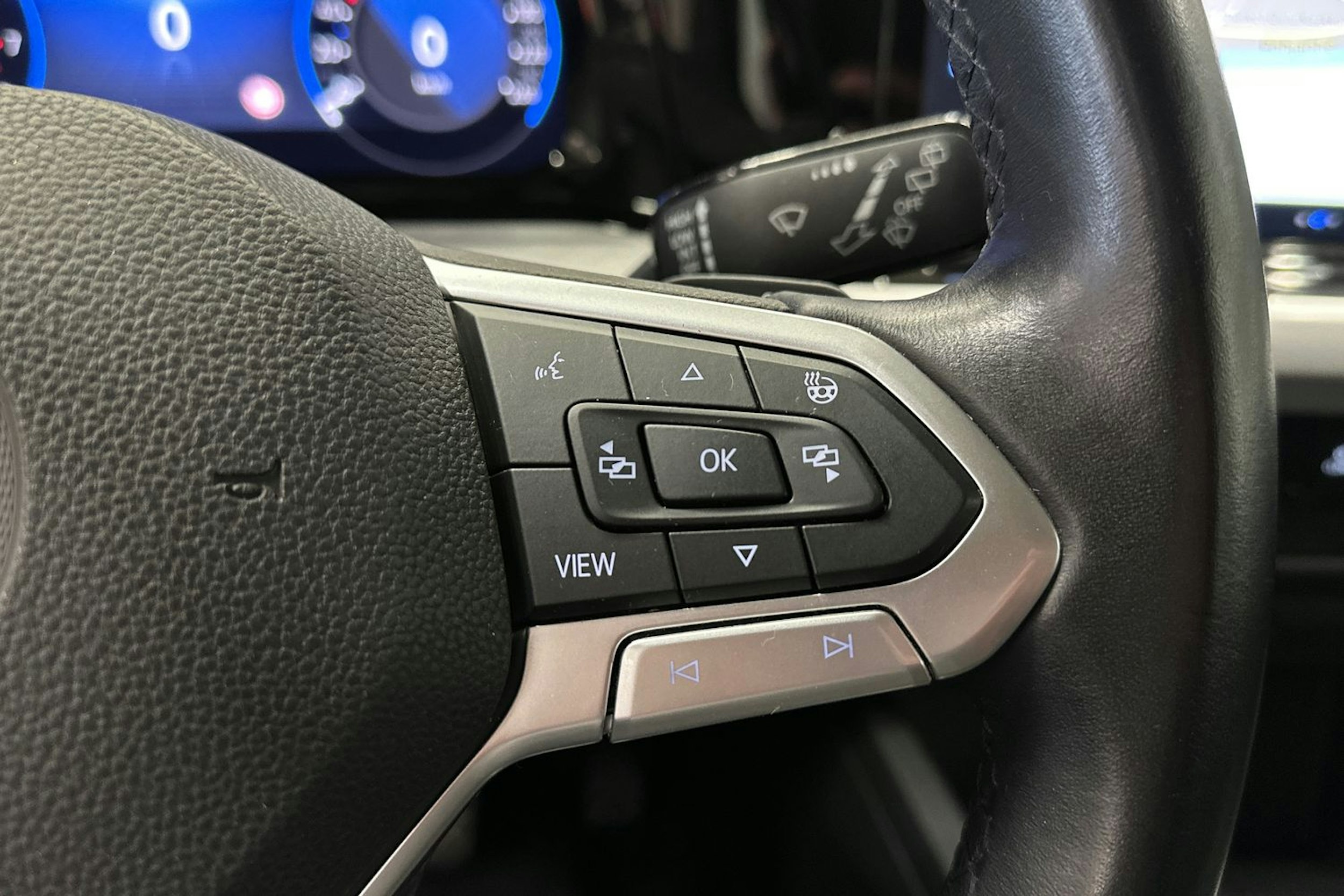 harmaa Volkswagen Golf 2020 kuva 27.