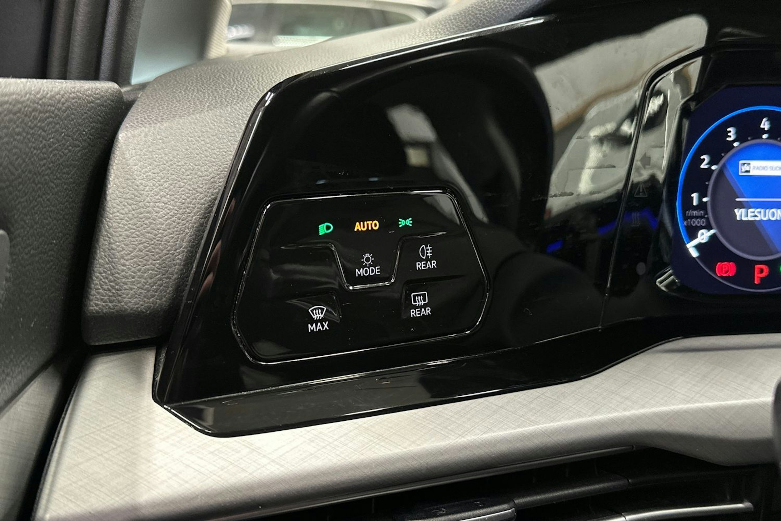 harmaa Volkswagen Golf 2020 kuva 28.