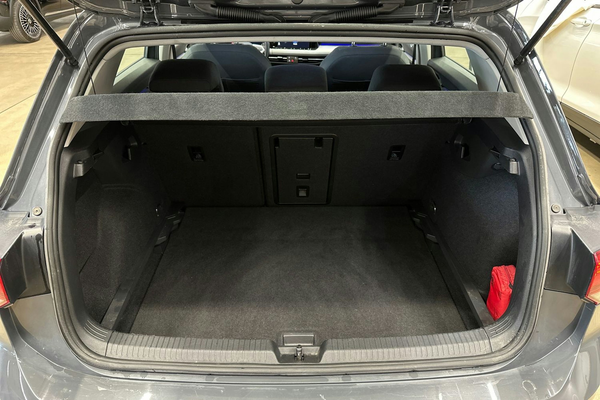 harmaa Volkswagen Golf 2020 kuva 30.
