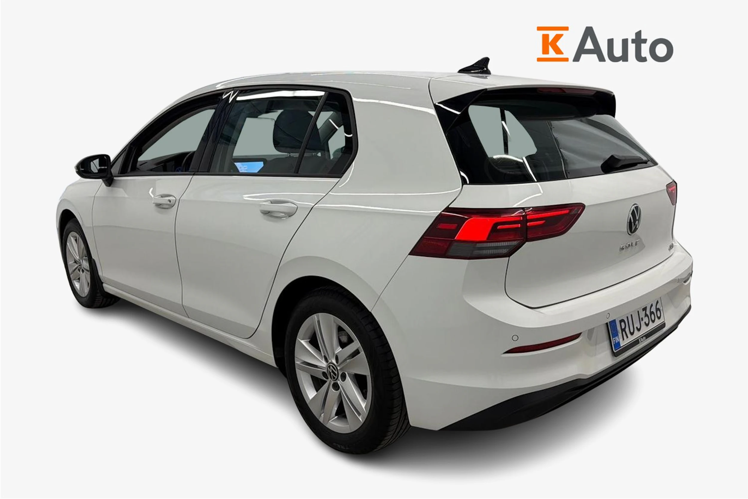 valkoinen Volkswagen Golf 2020 kuva 2.