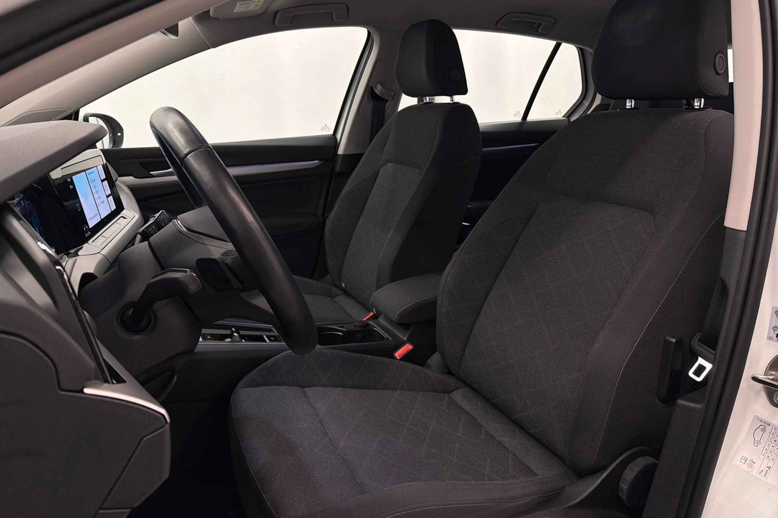 valkoinen Volkswagen Golf 2020 kuva 11.