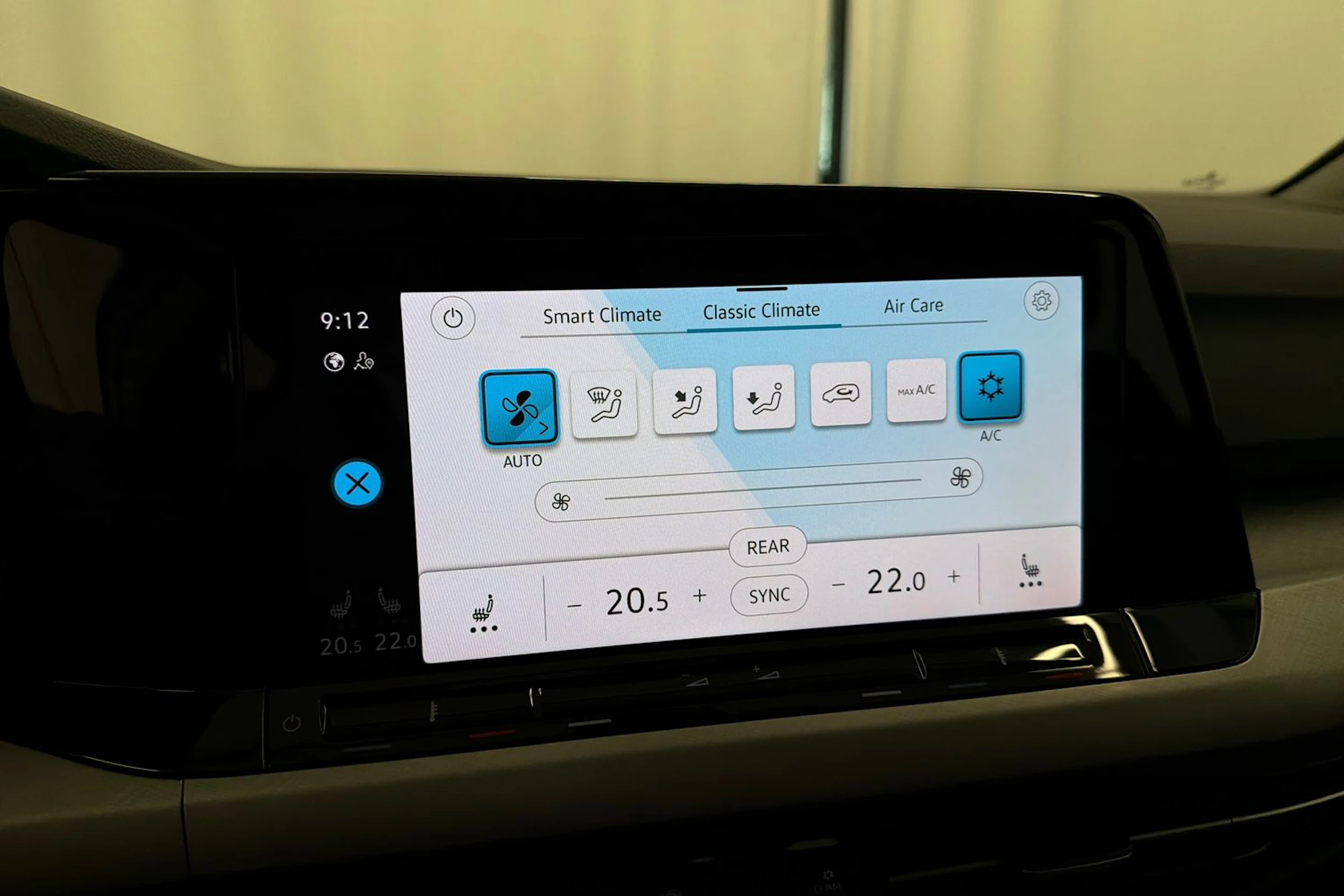 valkoinen Volkswagen Golf 2020 kuva 16.