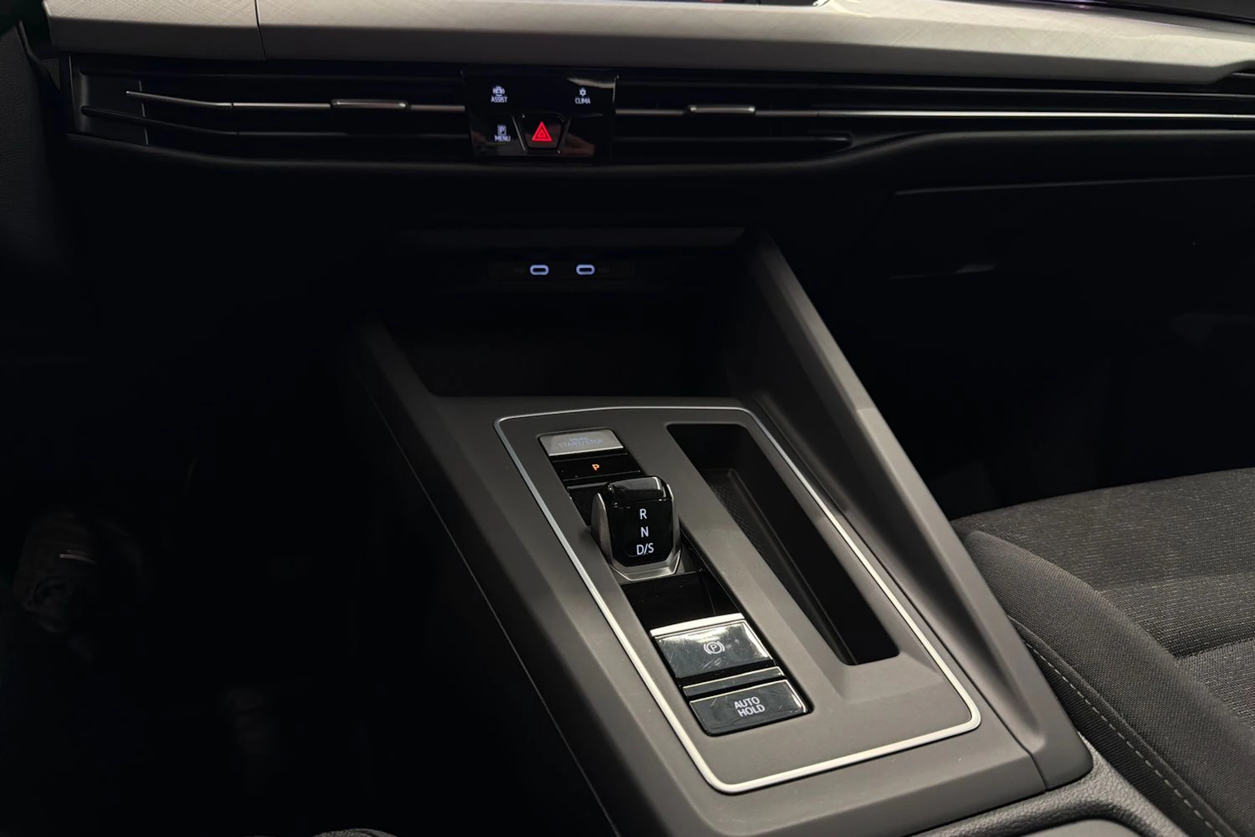 valkoinen Volkswagen Golf 2020 kuva 20.