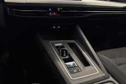 valkoinen Volkswagen Golf 2020 kuva 20.