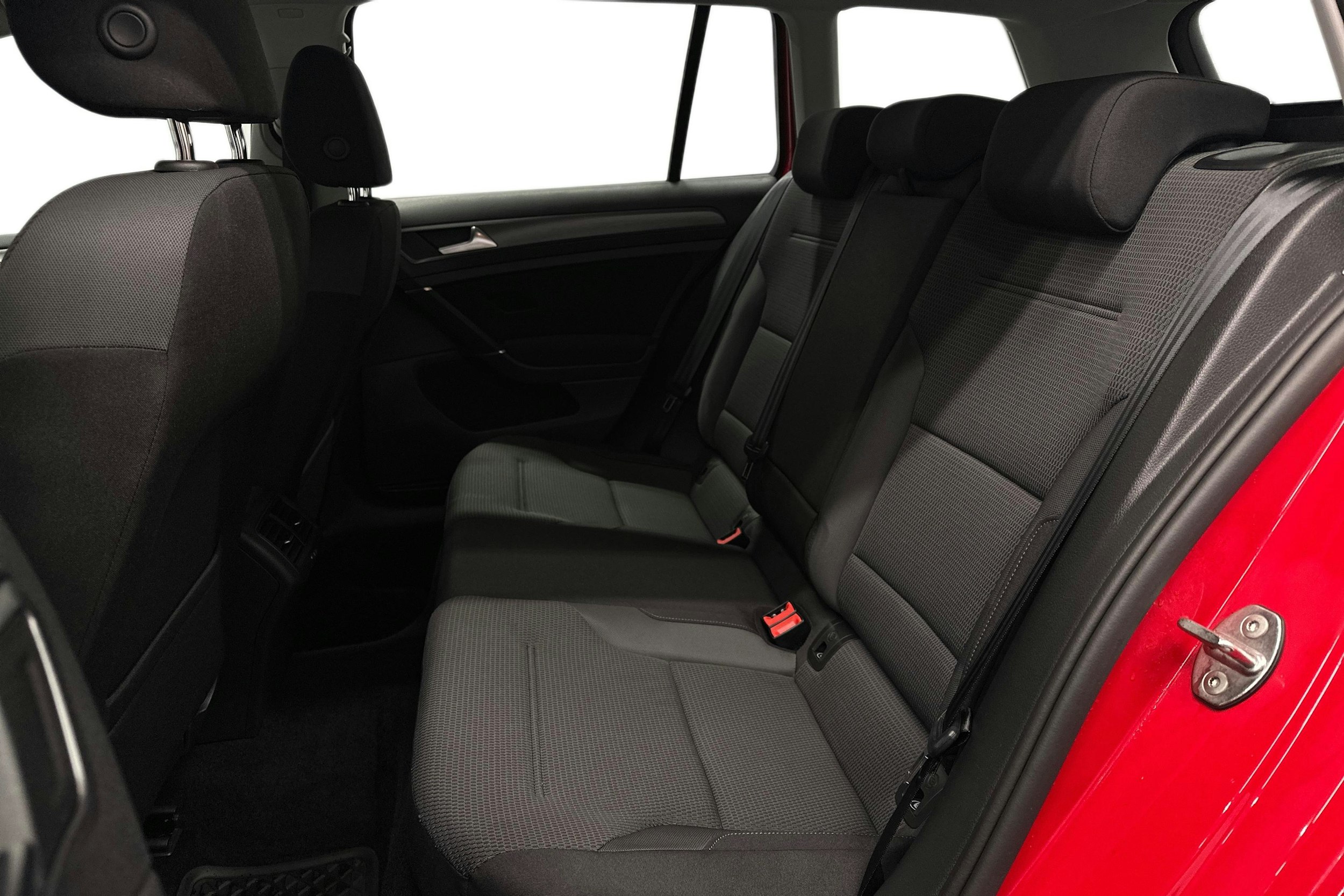 punainen Volkswagen Golf 2020 kuva 10.