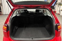 punainen Volkswagen Golf 2020 kuva 14.