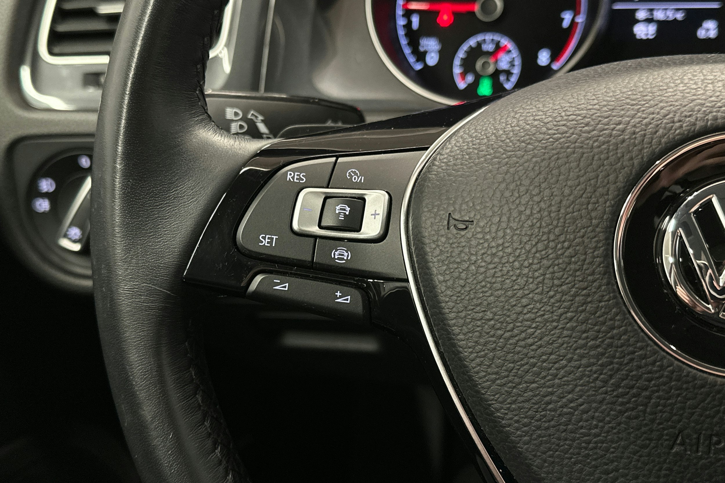 punainen Volkswagen Golf 2020 kuva 17.