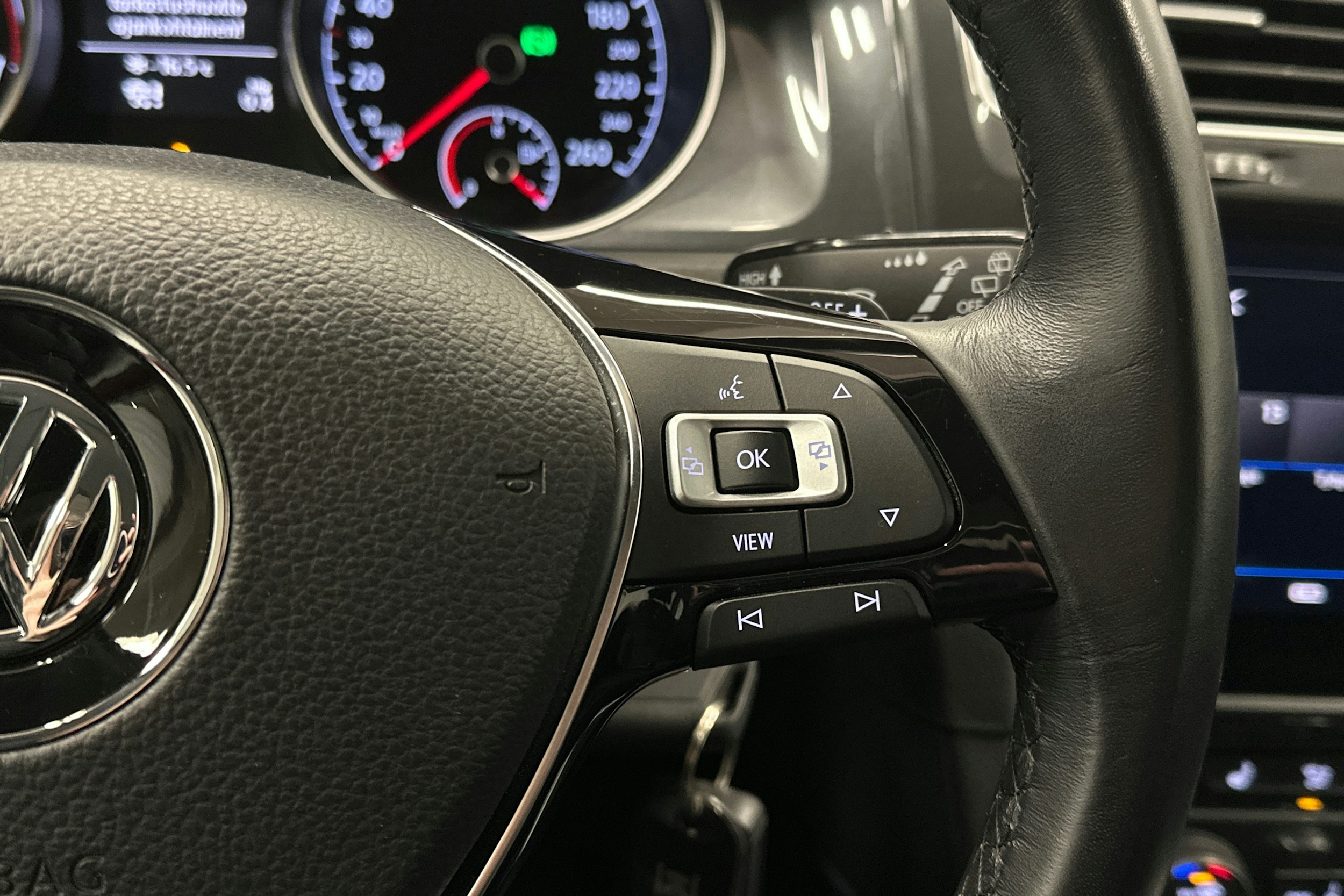 punainen Volkswagen Golf 2020 kuva 18.