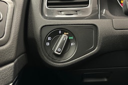 punainen Volkswagen Golf 2020 kuva 19.