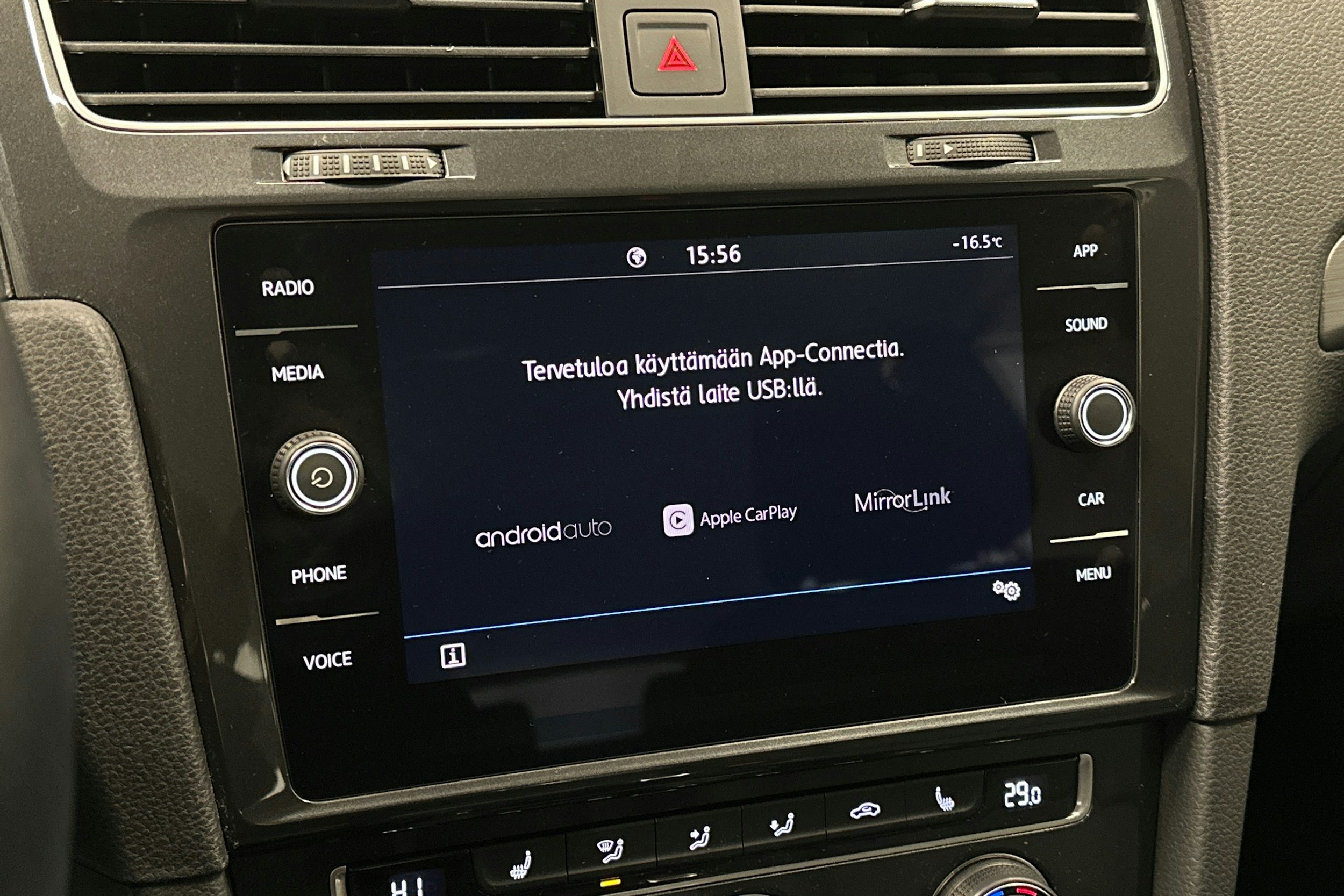 punainen Volkswagen Golf 2020 kuva 21.