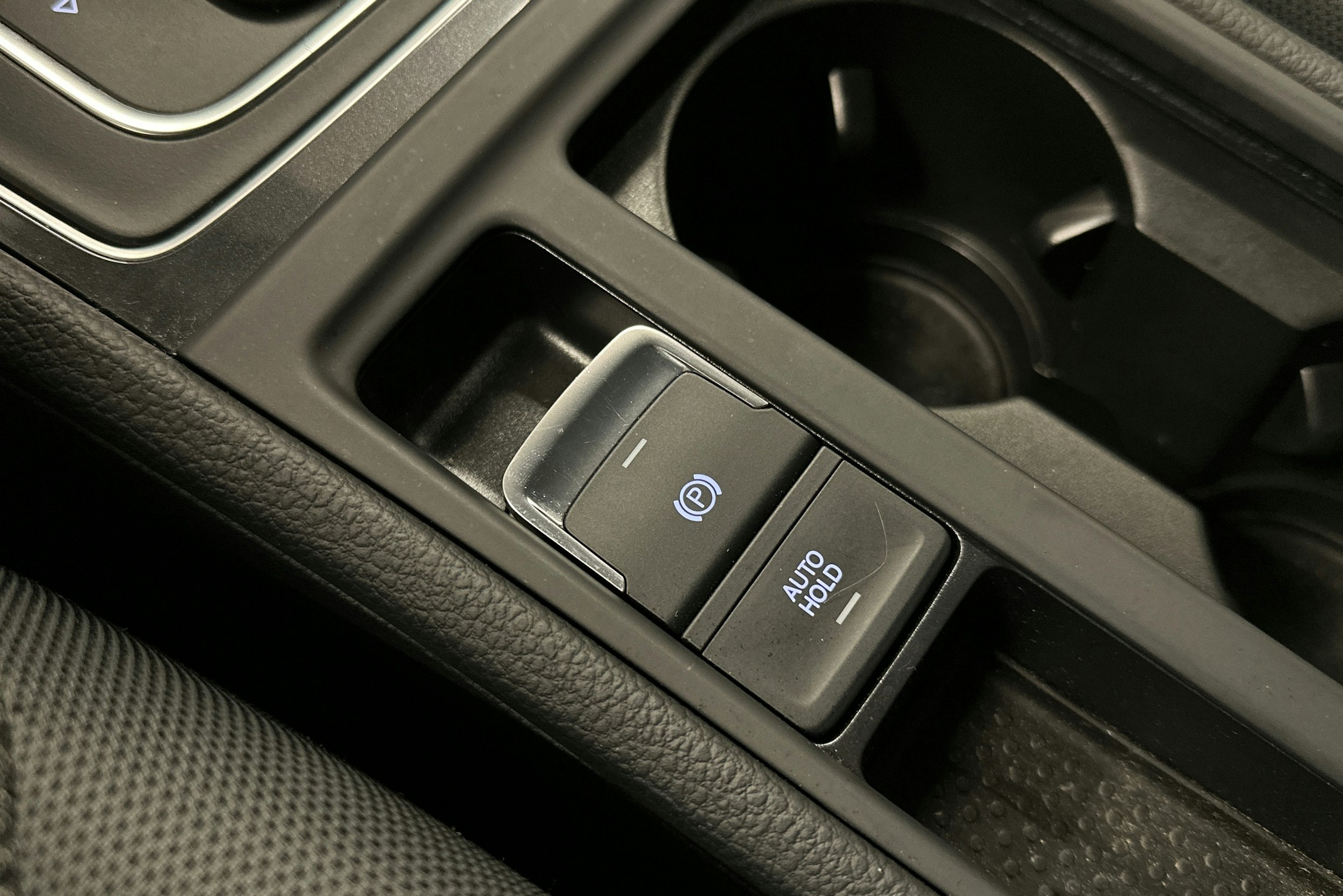 punainen Volkswagen Golf 2020 kuva 29.