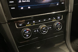 punainen Volkswagen Golf 2020 kuva 30.