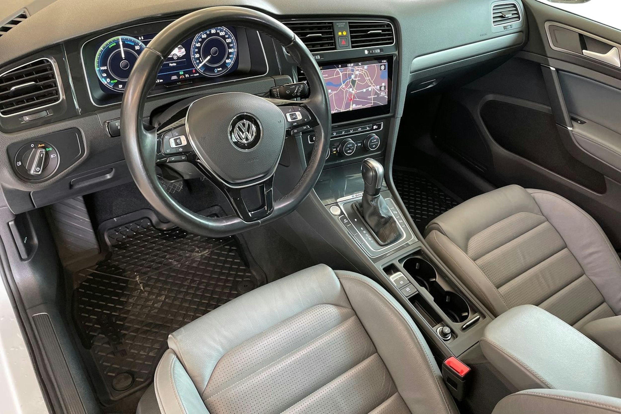 Valkoinen Volkswagen GOLF 2020 kuva 7.