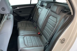 Valkoinen Volkswagen GOLF 2020 kuva 10.