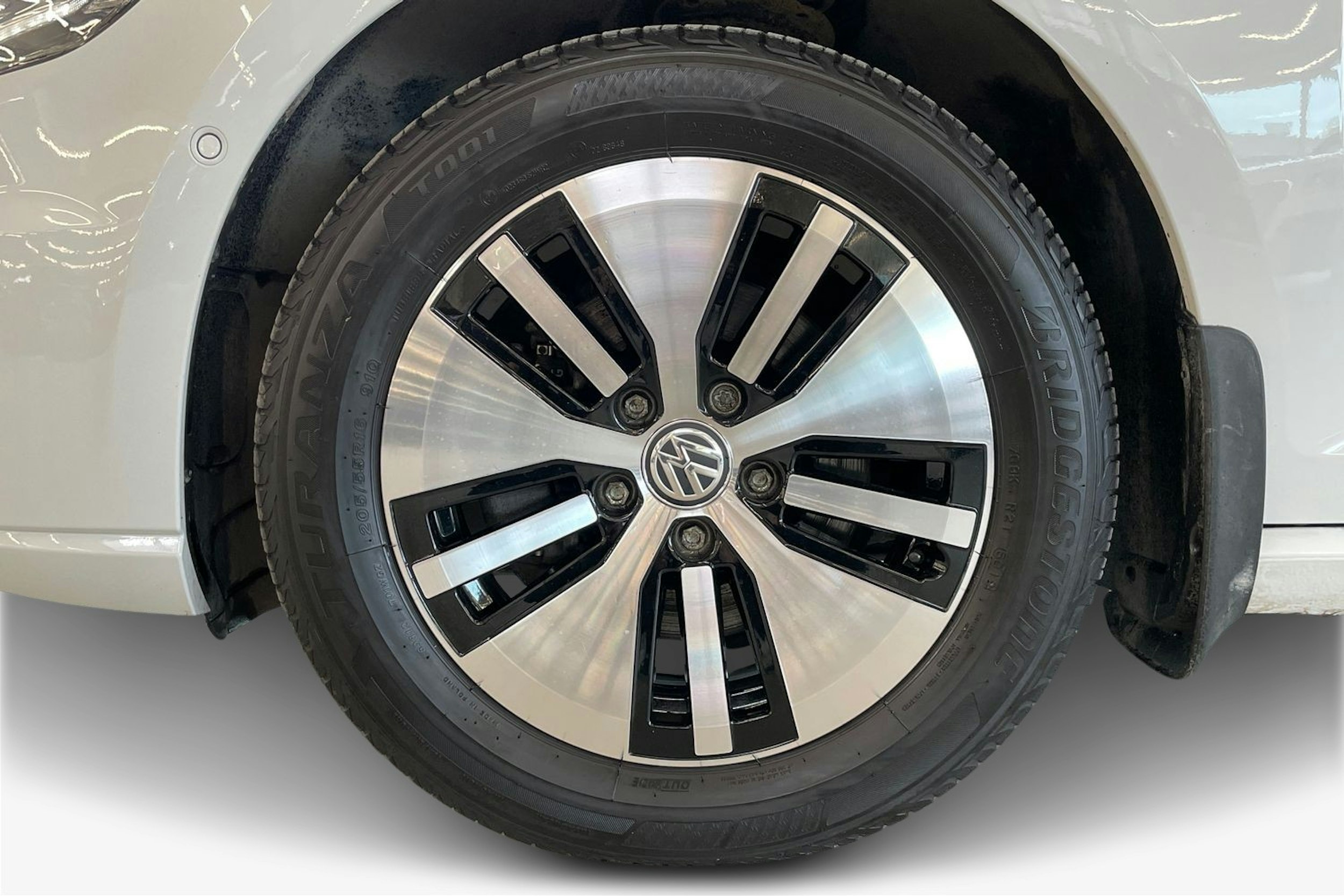 Valkoinen Volkswagen GOLF 2020 kuva 11.
