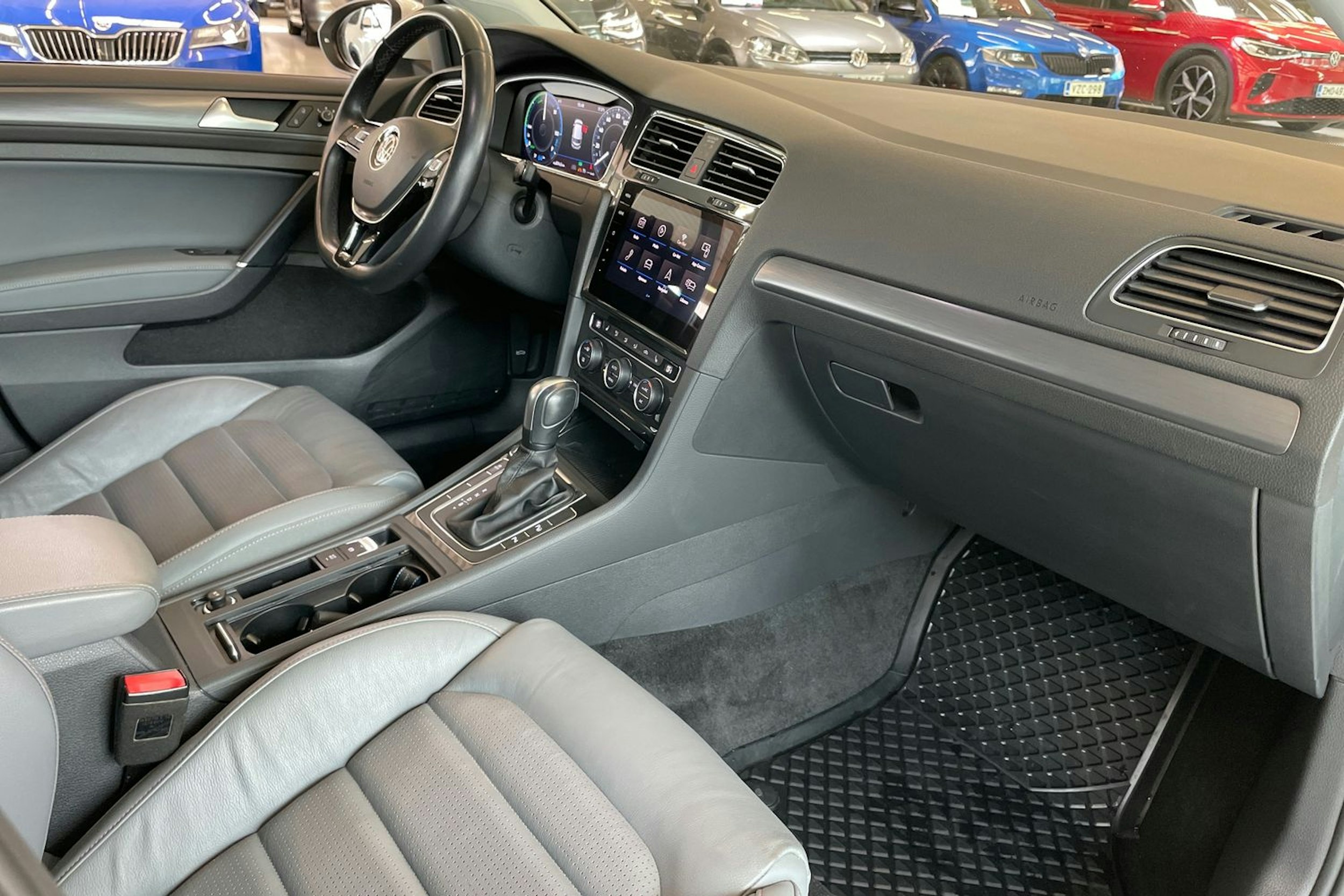 Valkoinen Volkswagen GOLF 2020 kuva 25.