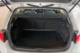 Valkoinen Volkswagen GOLF 2020 kuva 26.