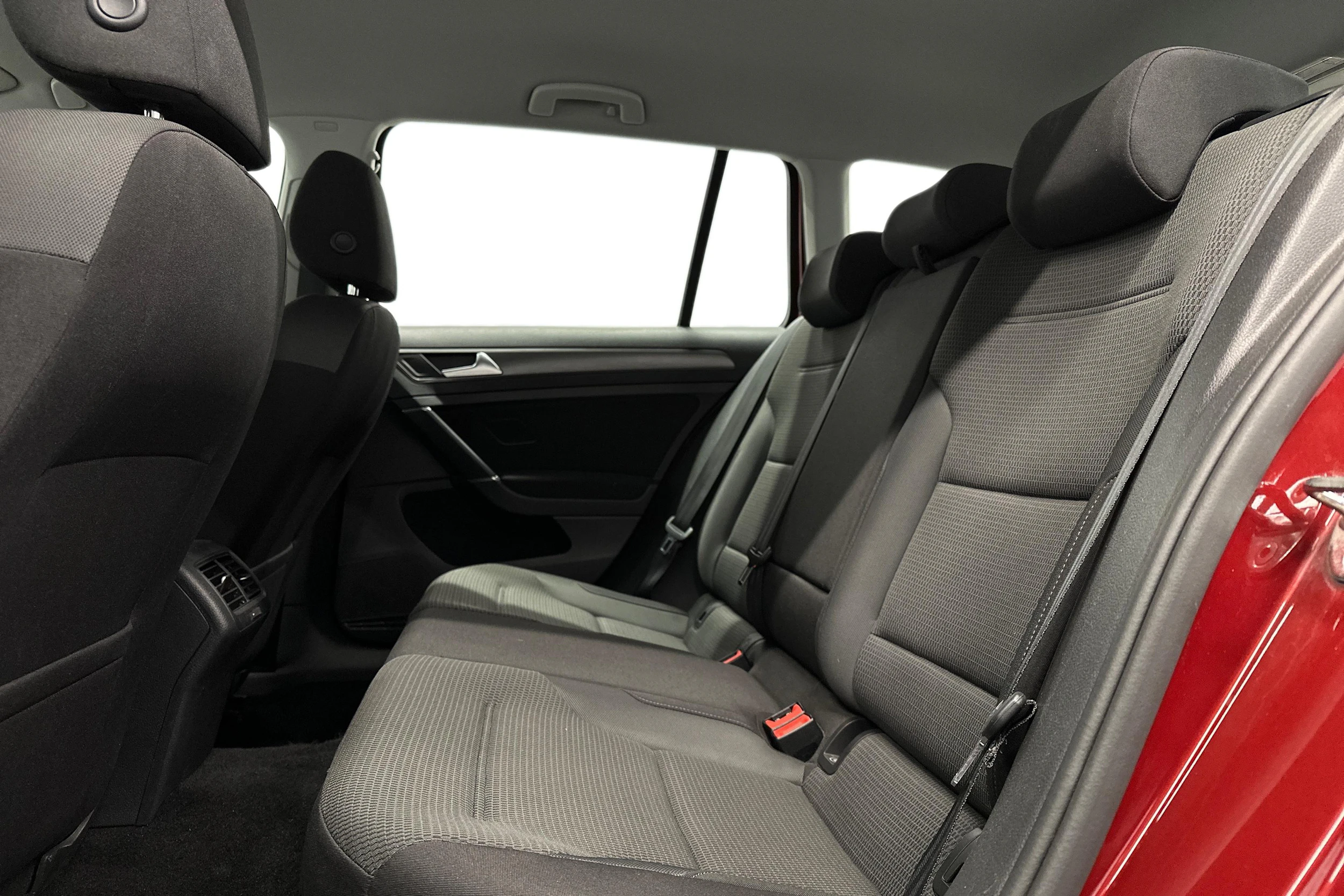 Punainen Volkswagen GOLF 2020 kuva 11.