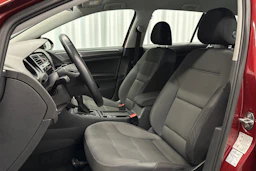 Punainen Volkswagen GOLF 2020 kuva 16.