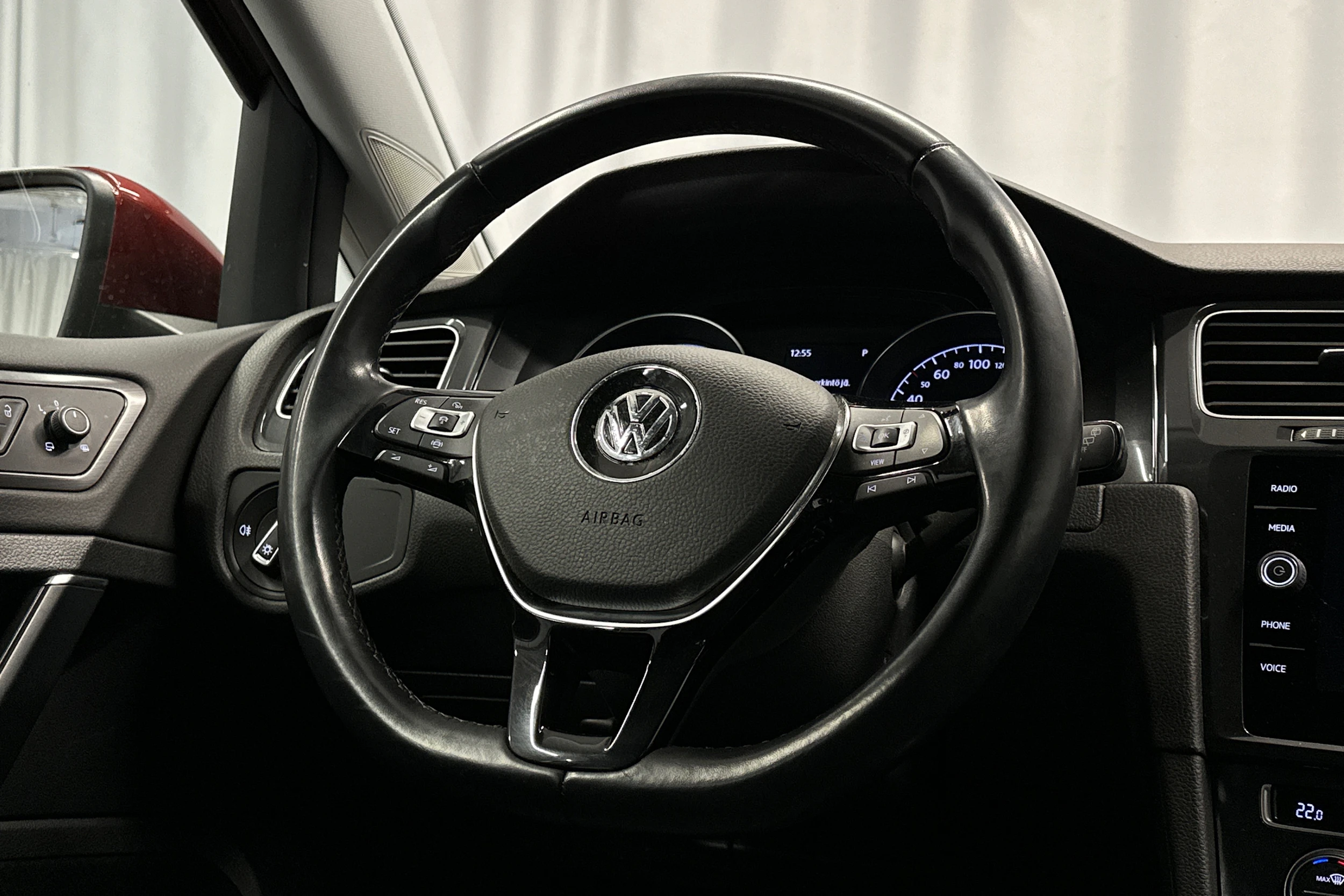 Punainen Volkswagen GOLF 2020 kuva 17.