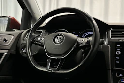 Punainen Volkswagen GOLF 2020 kuva 17.
