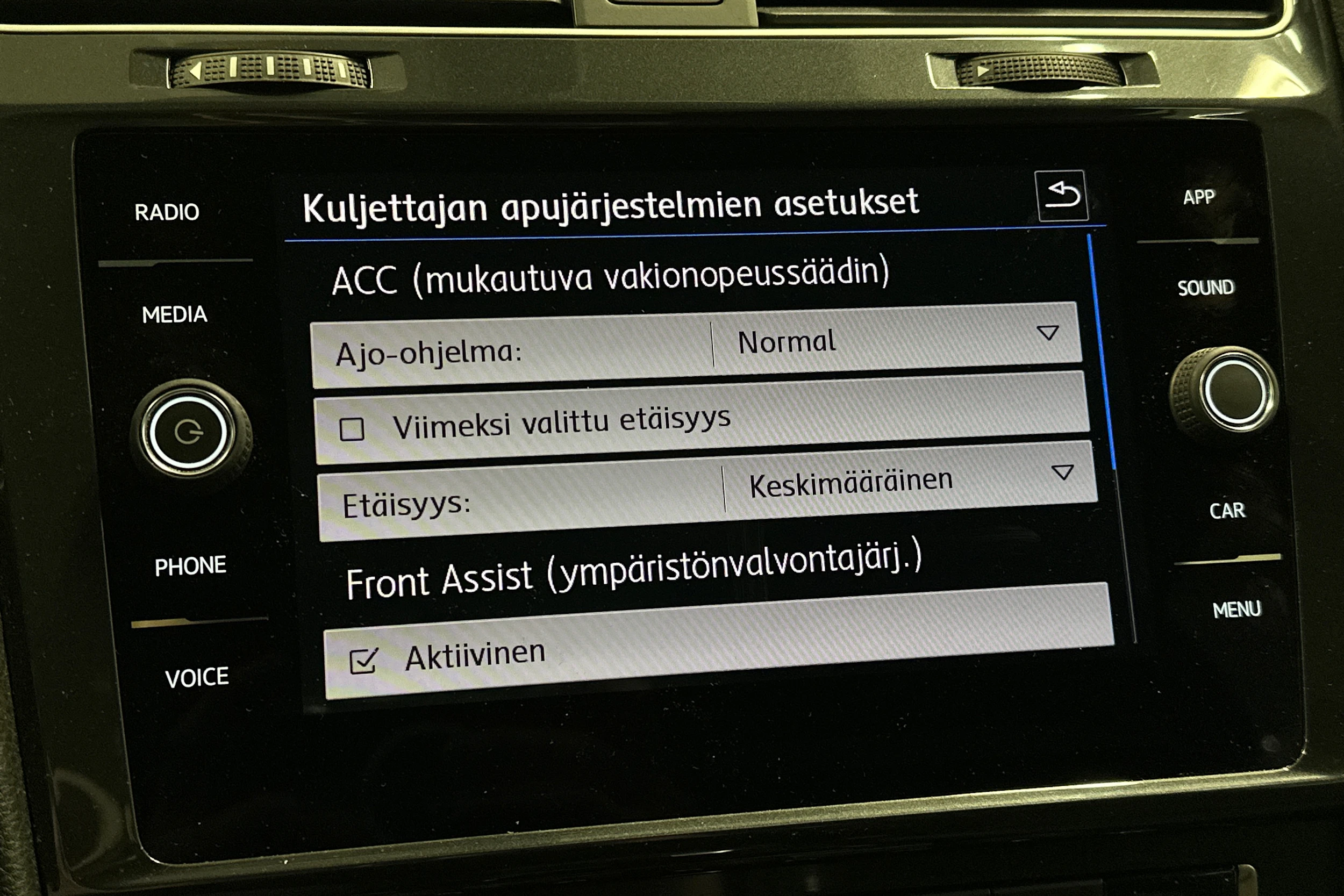 Punainen Volkswagen GOLF 2020 kuva 22.