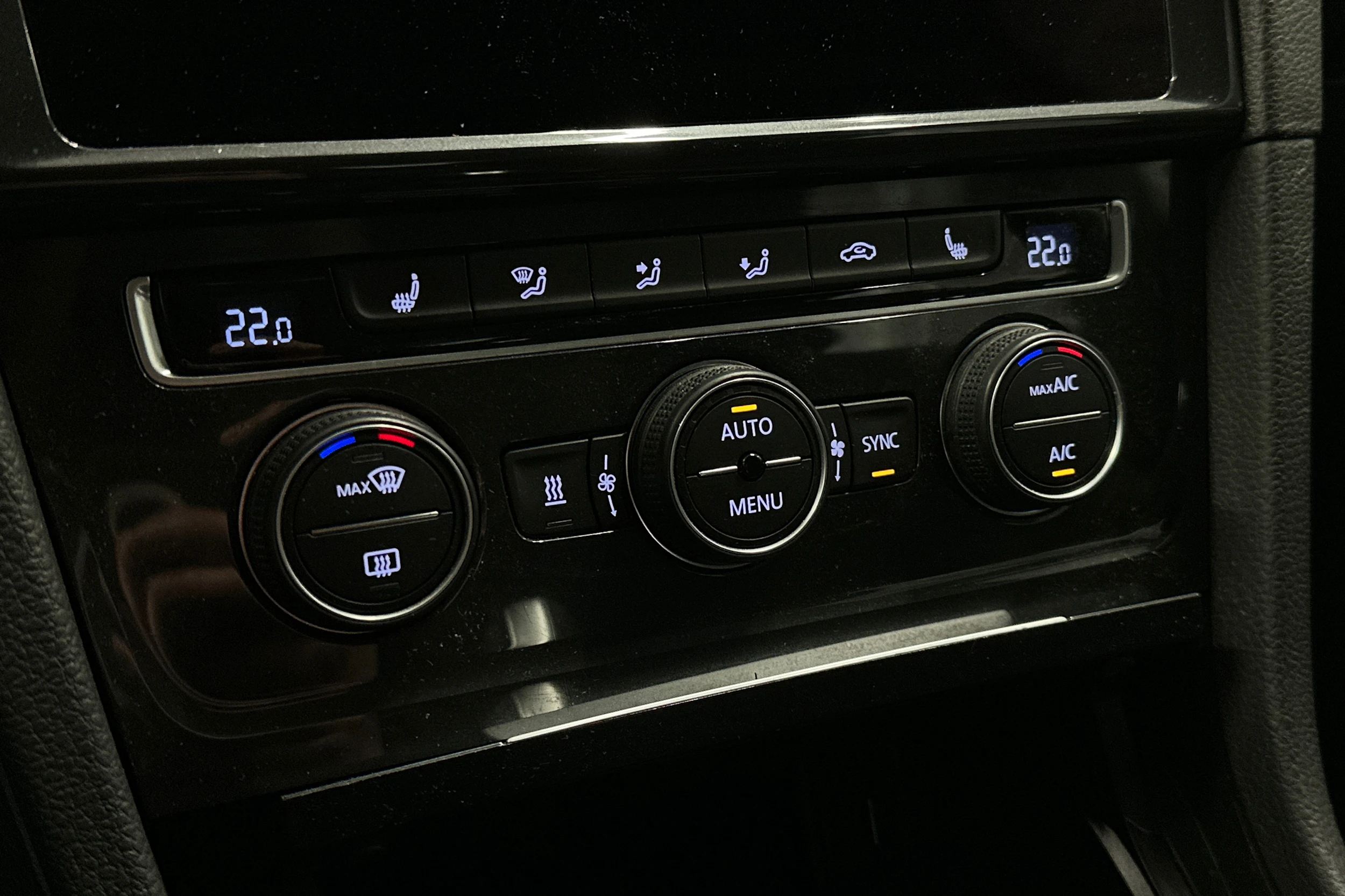 Punainen Volkswagen GOLF 2020 kuva 26.