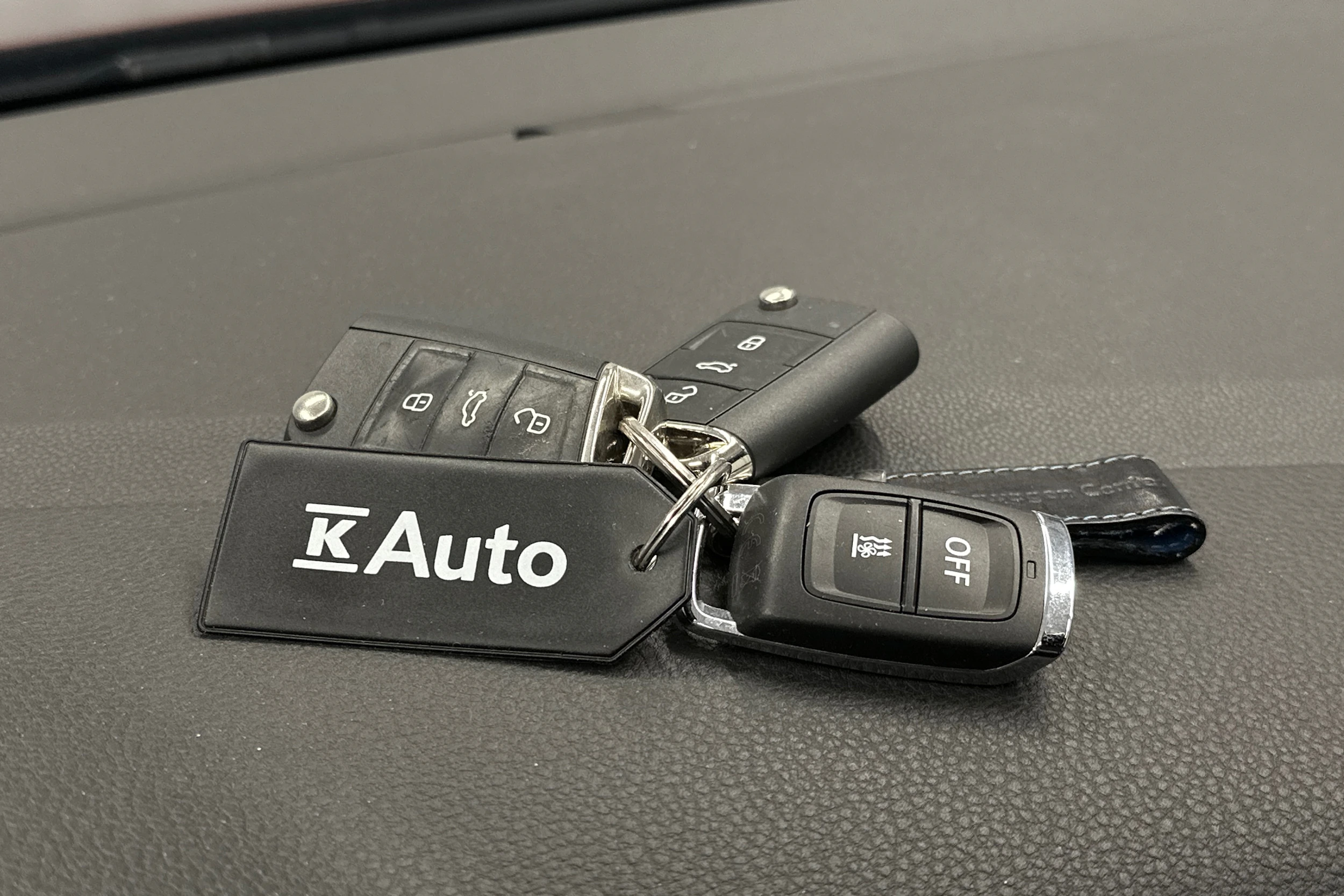 Punainen Volkswagen GOLF 2020 kuva 28.