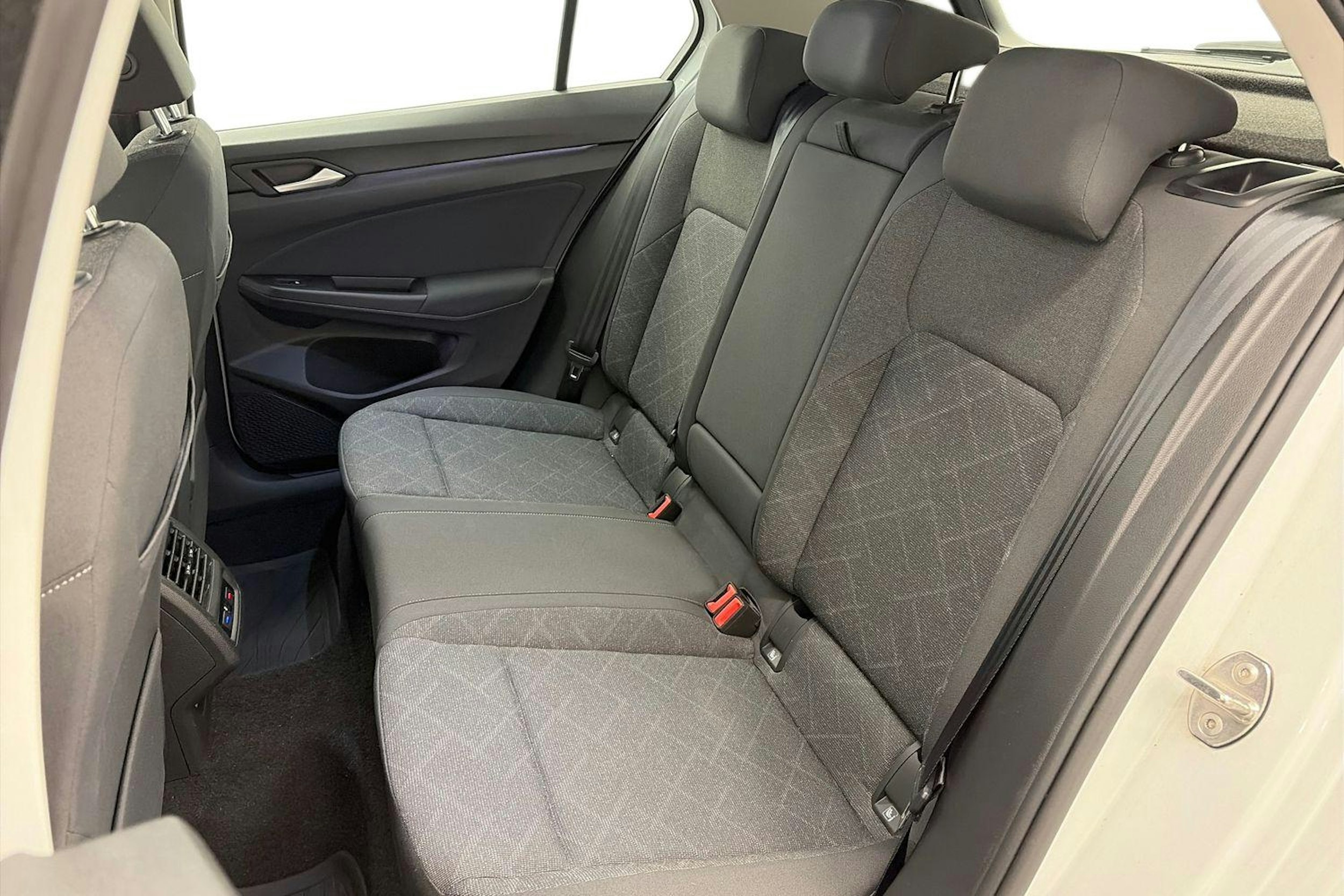 Valkoinen Volkswagen GOLF 2020 kuva 10.