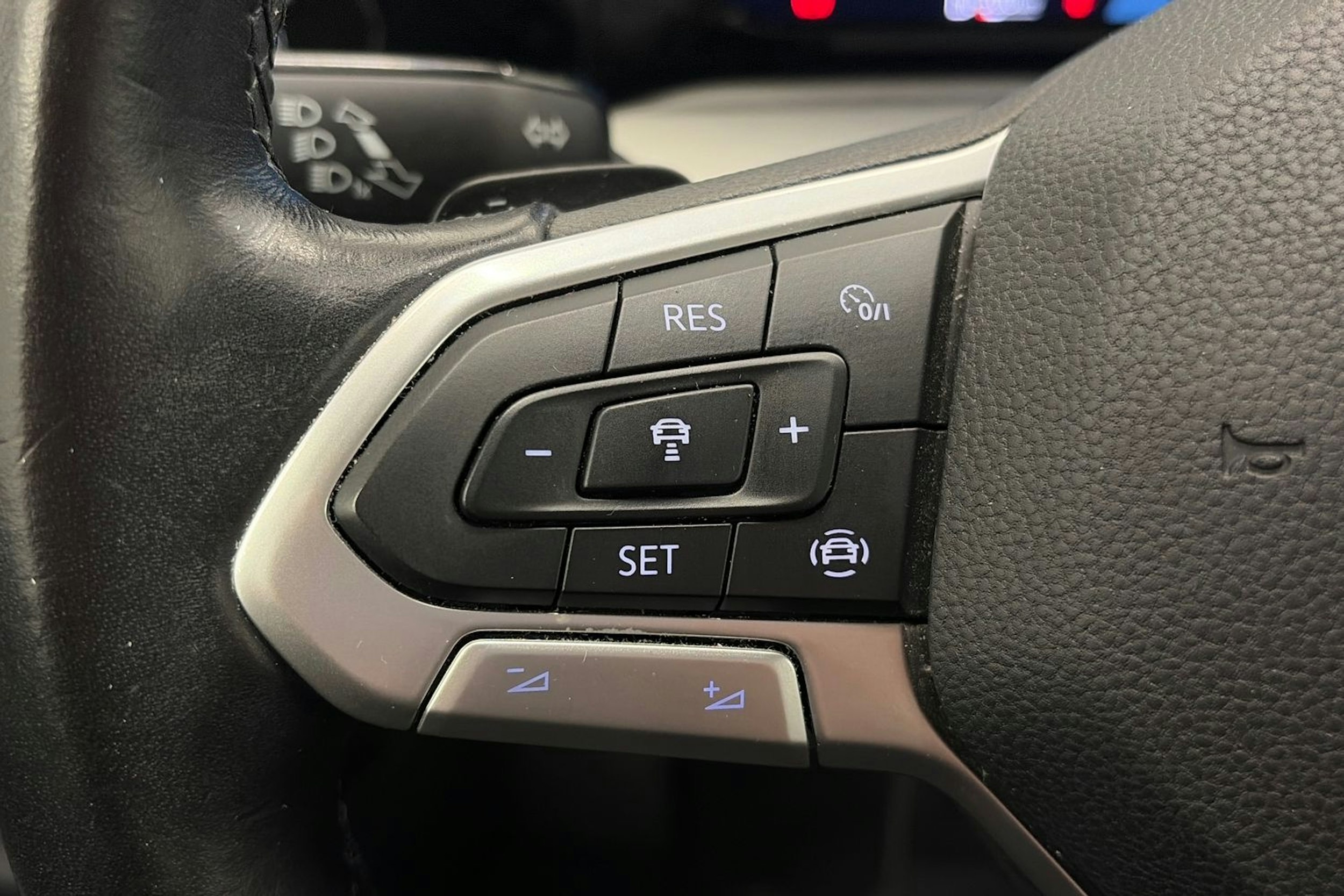 Valkoinen Volkswagen GOLF 2020 kuva 16.