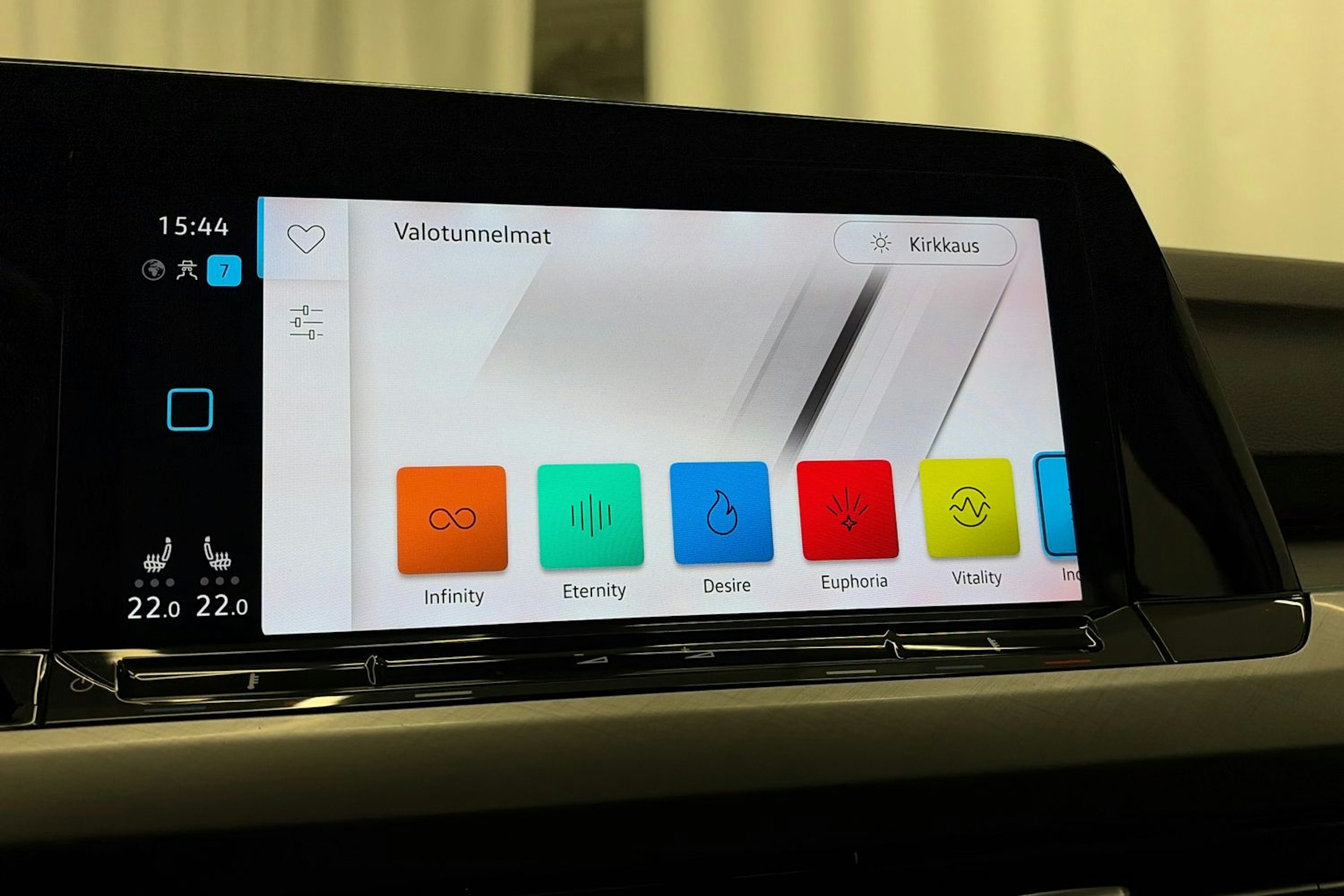 Valkoinen Volkswagen GOLF 2020 kuva 21.