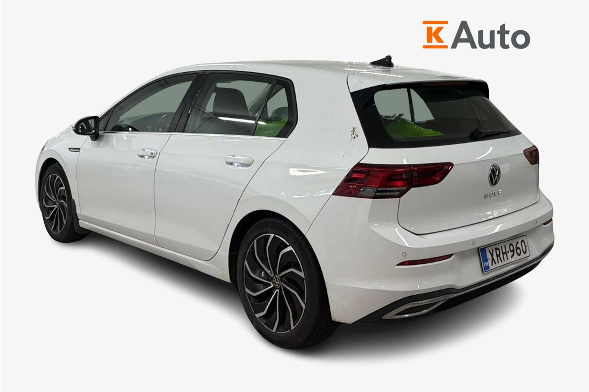 valkoinen Volkswagen Golf 2020 kuva 2.