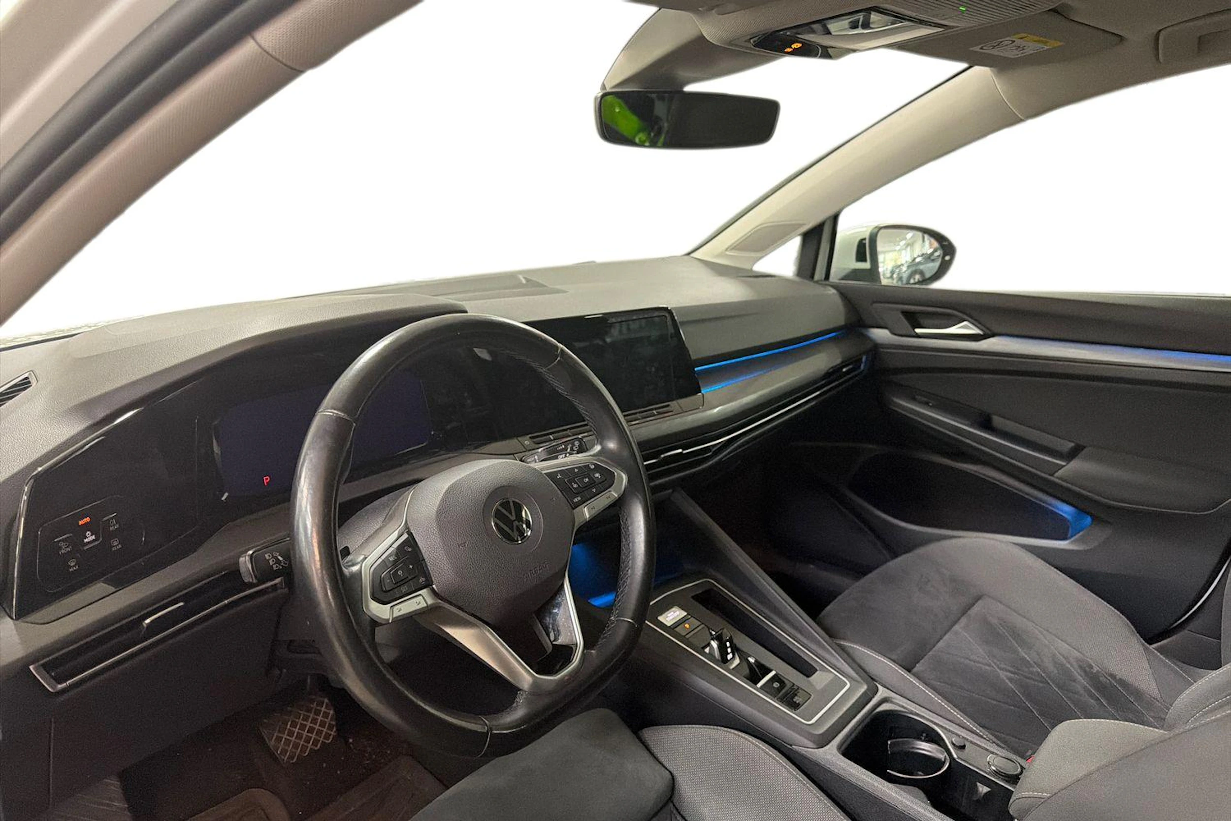 valkoinen Volkswagen Golf 2020 kuva 3.