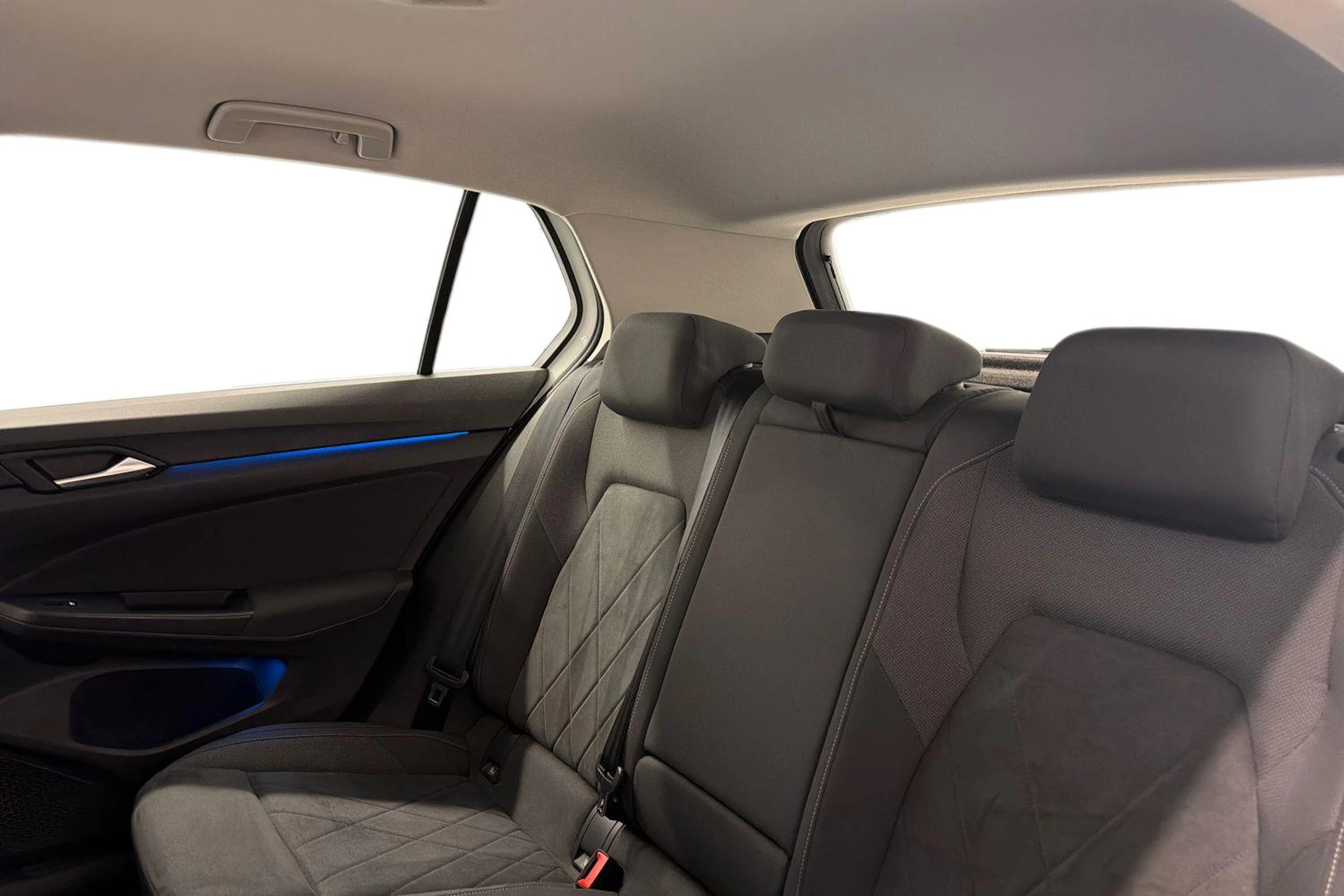 valkoinen Volkswagen Golf 2020 kuva 8.
