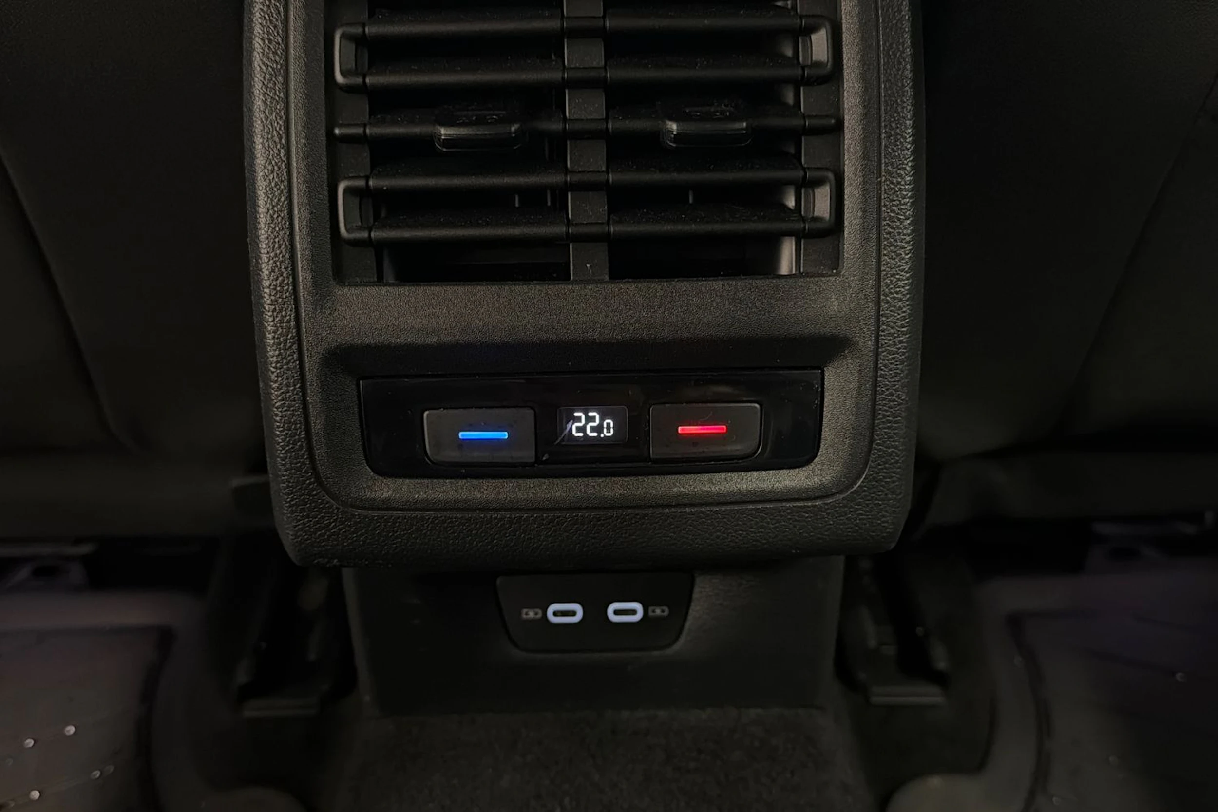 valkoinen Volkswagen Golf 2020 kuva 15.