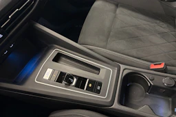 valkoinen Volkswagen Golf 2020 kuva 21.