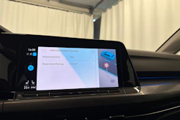 valkoinen Volkswagen Golf 2020 kuva 28.