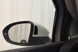 valkoinen Volkswagen Golf 2020 kuva 30.