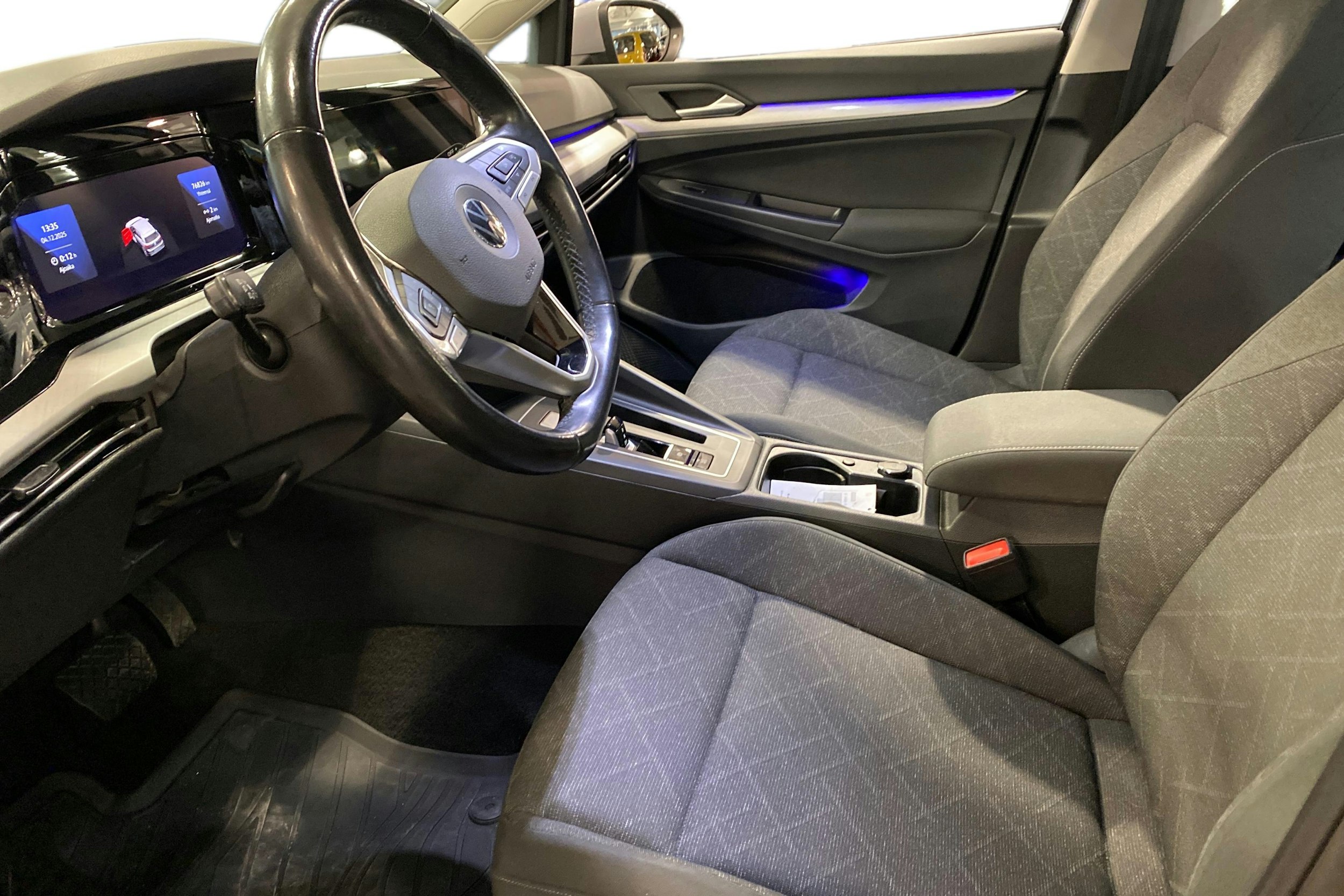 harmaa Volkswagen Golf 2020 kuva 7.