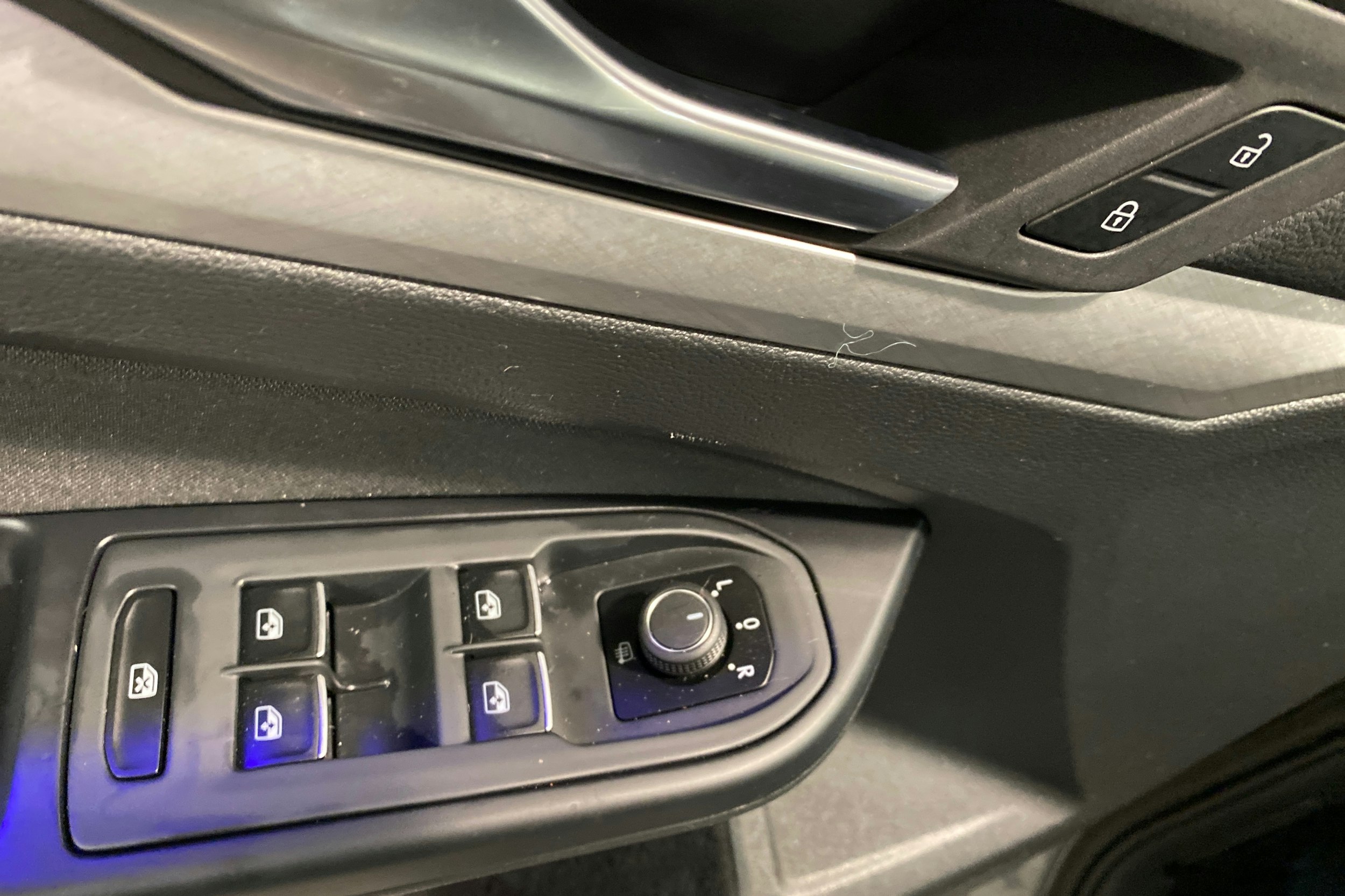 harmaa Volkswagen Golf 2020 kuva 16.