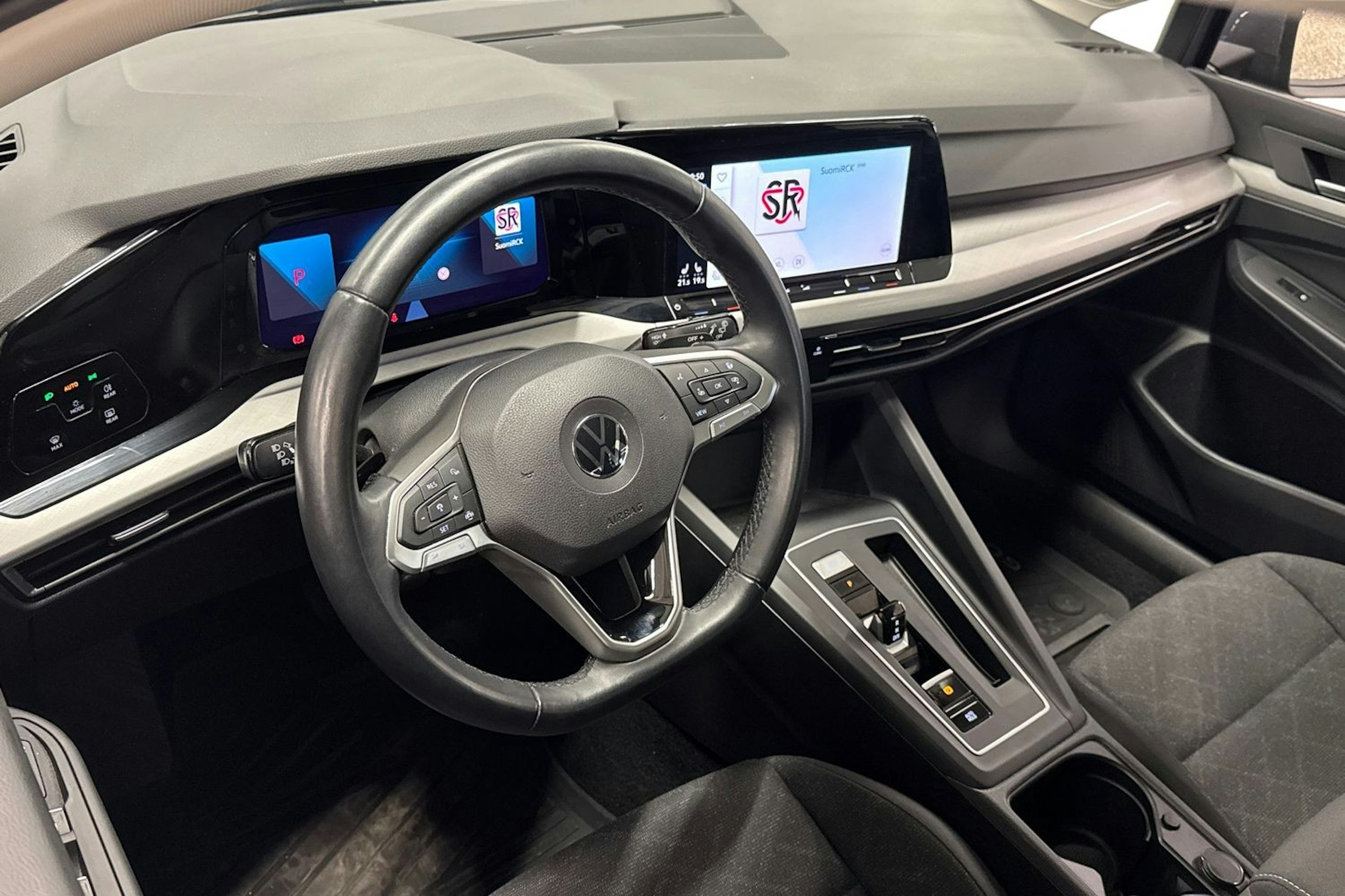 Harmaa Volkswagen Golf 2020 kuva 6.