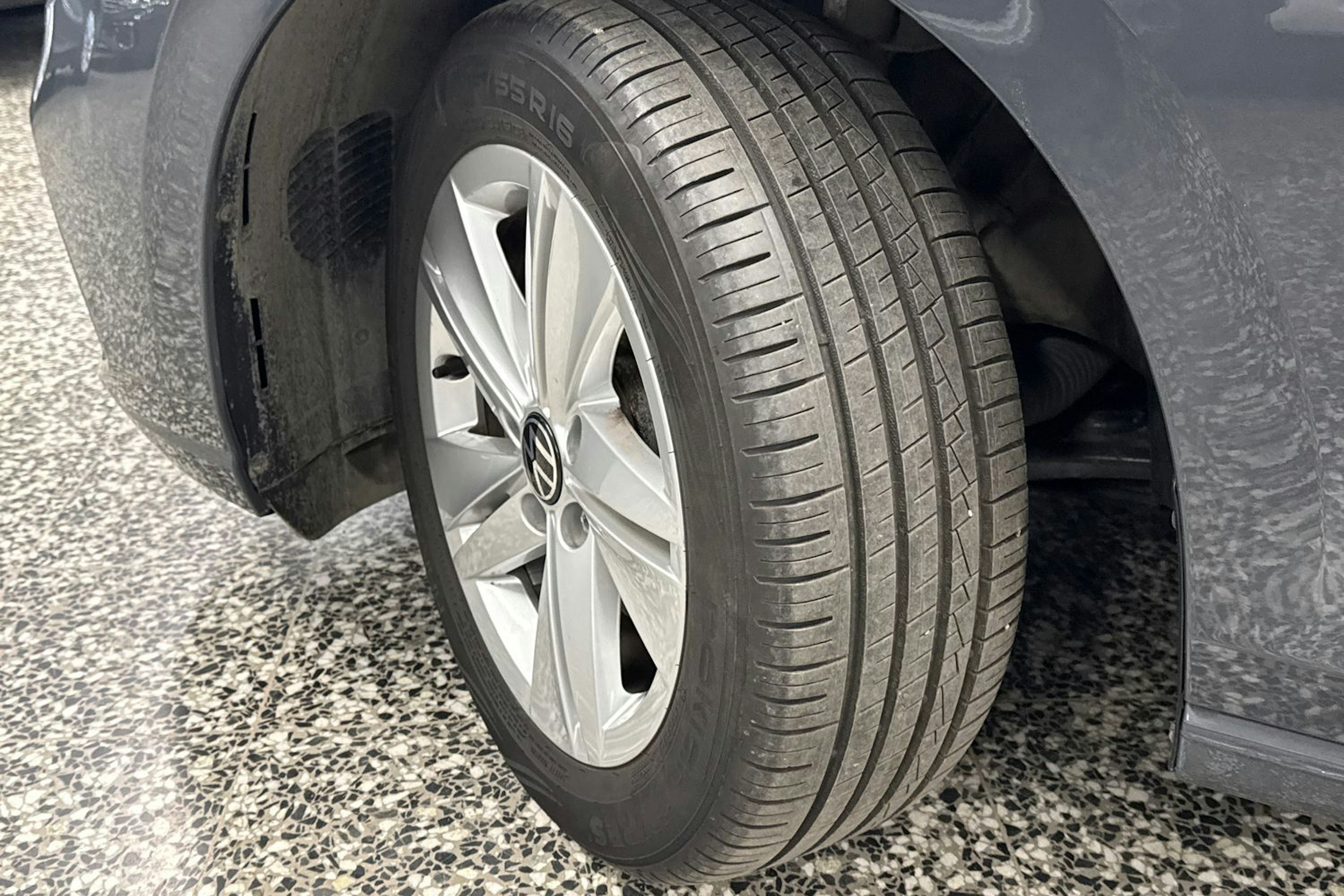 Harmaa Volkswagen Golf 2020 kuva 10.