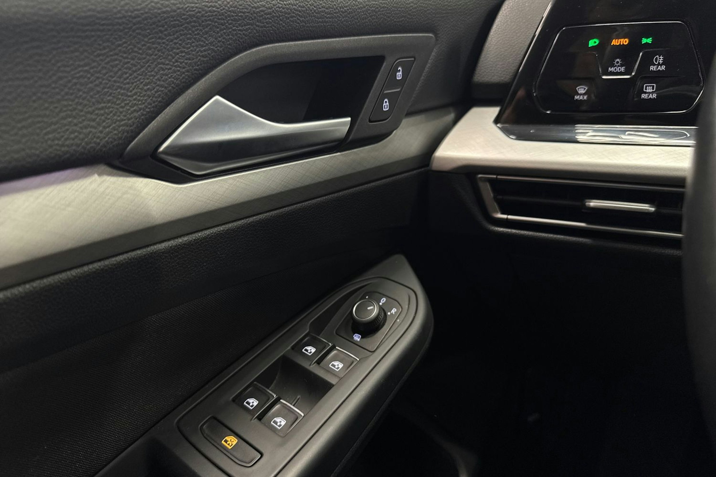 Harmaa Volkswagen Golf 2020 kuva 12.