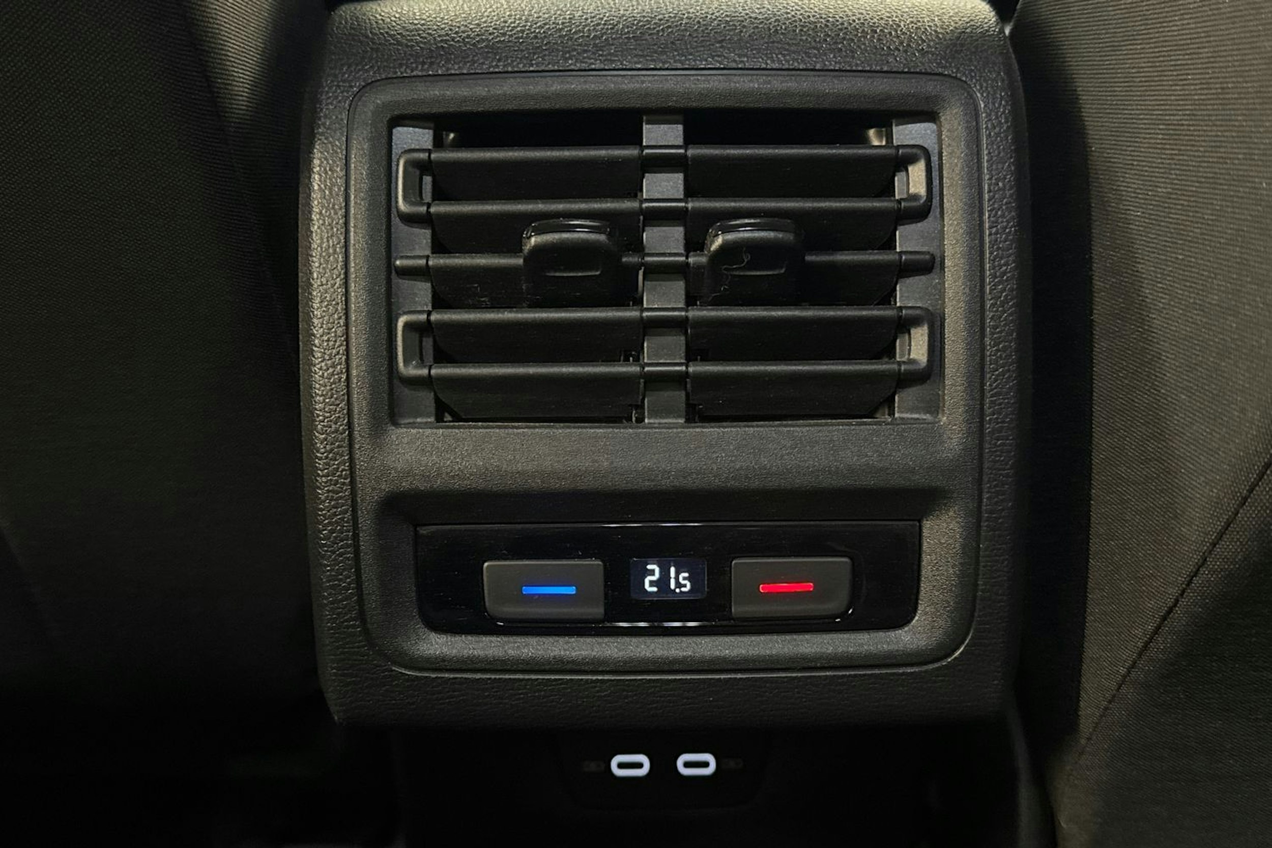 Harmaa Volkswagen Golf 2020 kuva 16.