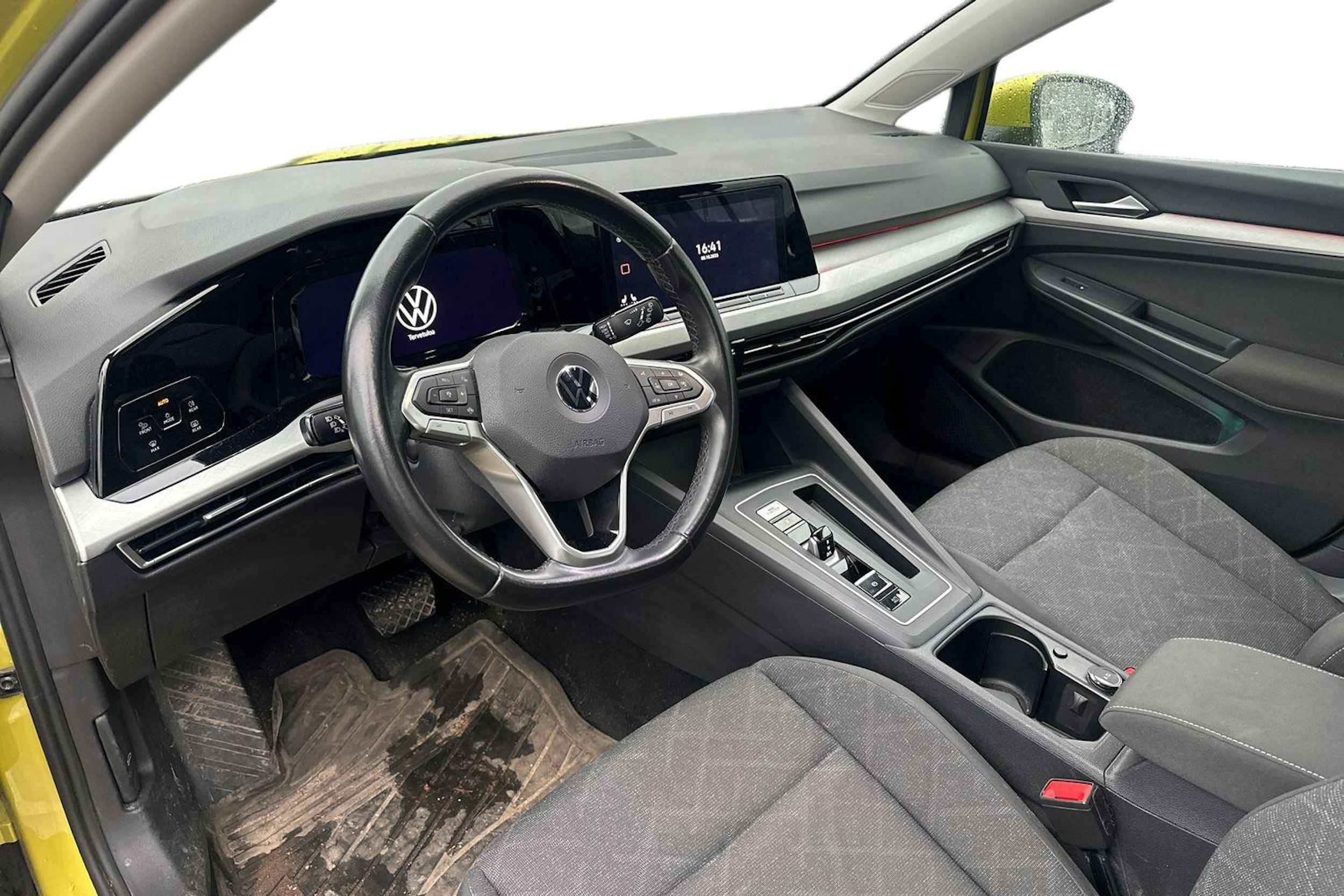 keltainen Volkswagen Golf 2020 kuva 3.