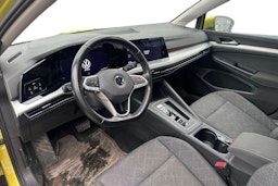 keltainen Volkswagen Golf 2020 kuva 3.