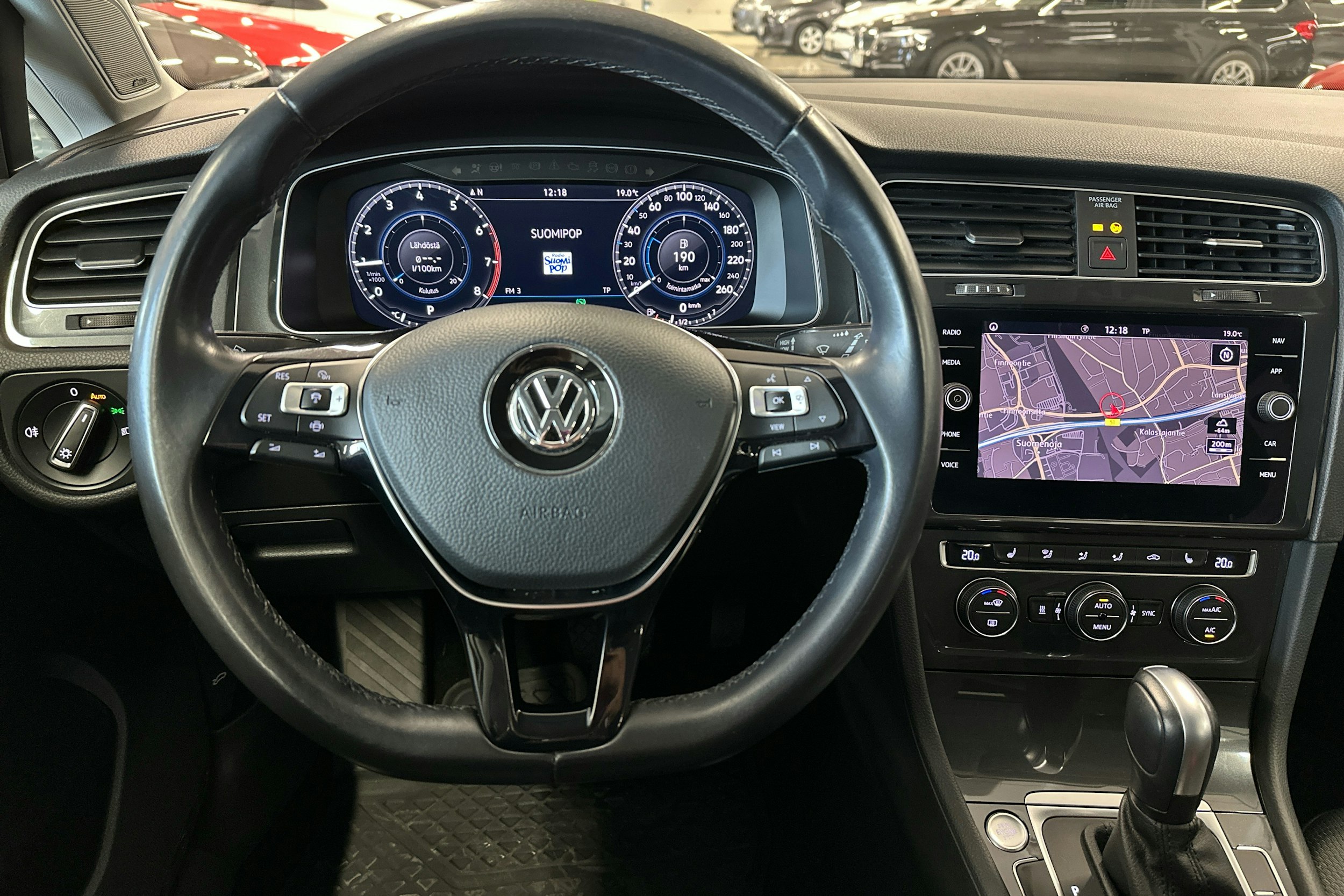 valkoinen Volkswagen Golf 2020 kuva 11.