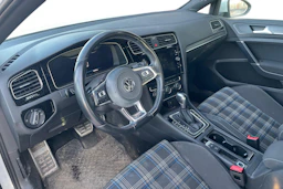 valkoinen Volkswagen Golf 2020 kuva 3.