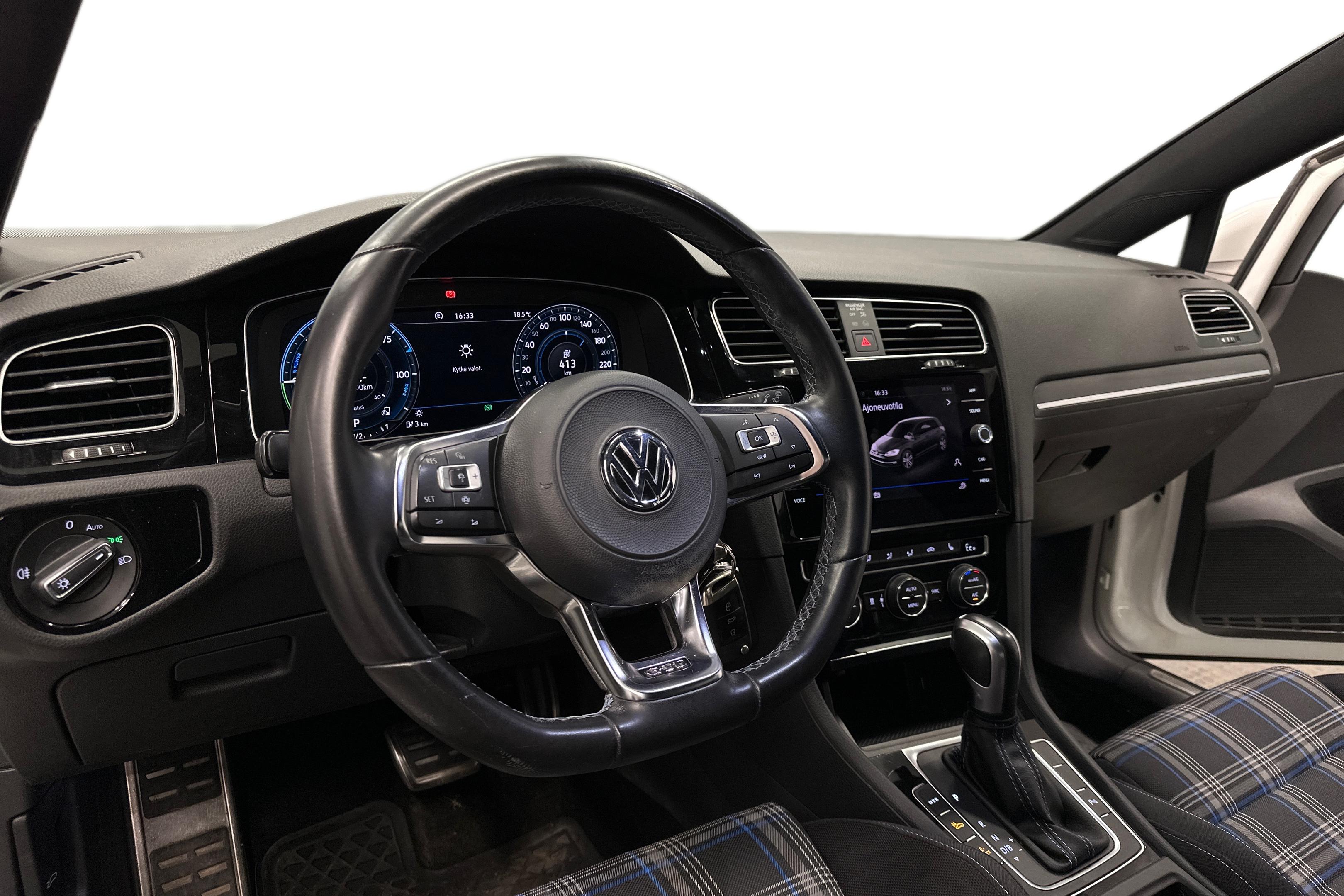 Volkswagen Golf 2020, photo 6/32
